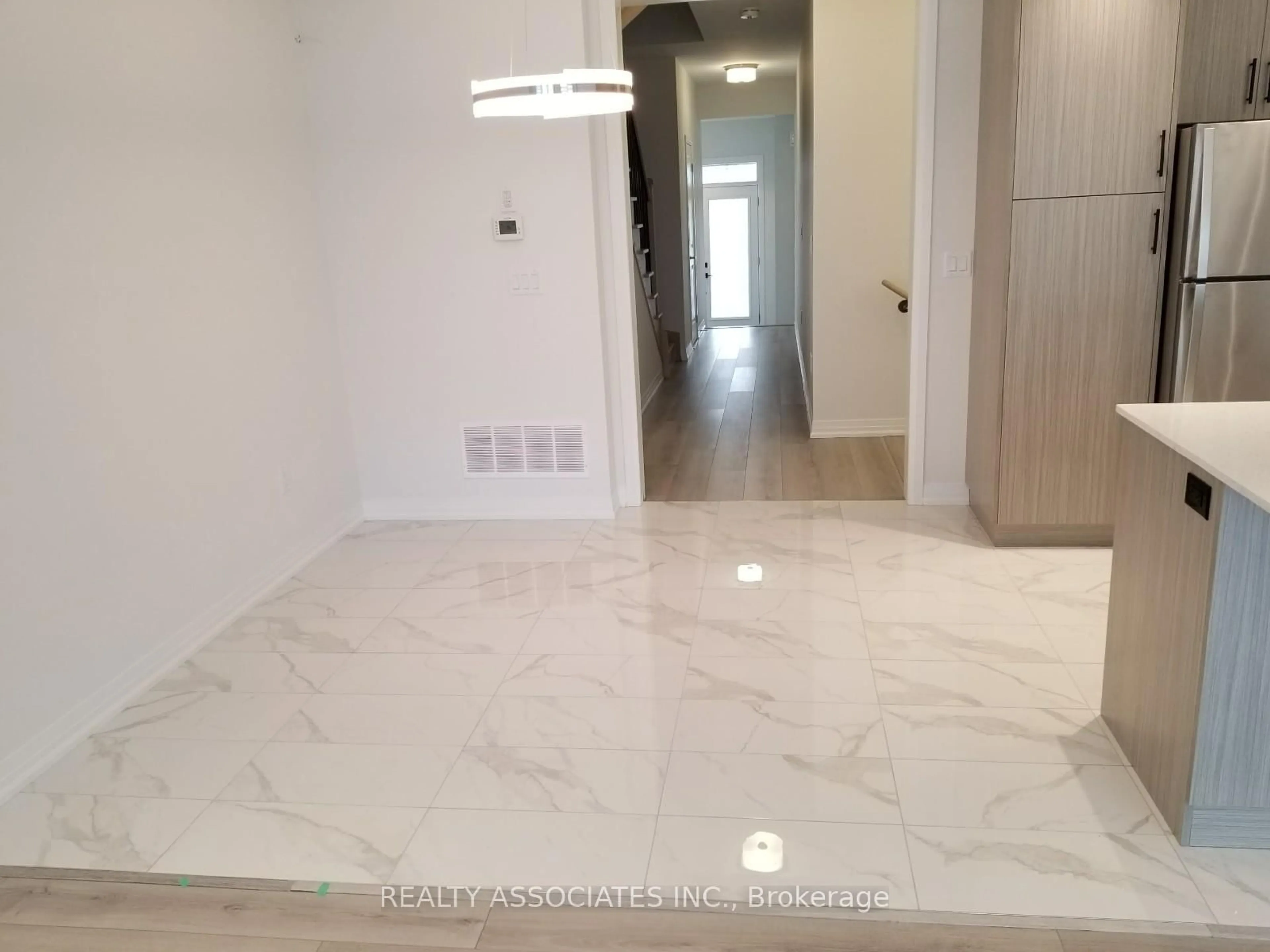Indoor entryway for 71 Schmeltzer Cres, Richmond Hill Ontario L4E 1J1