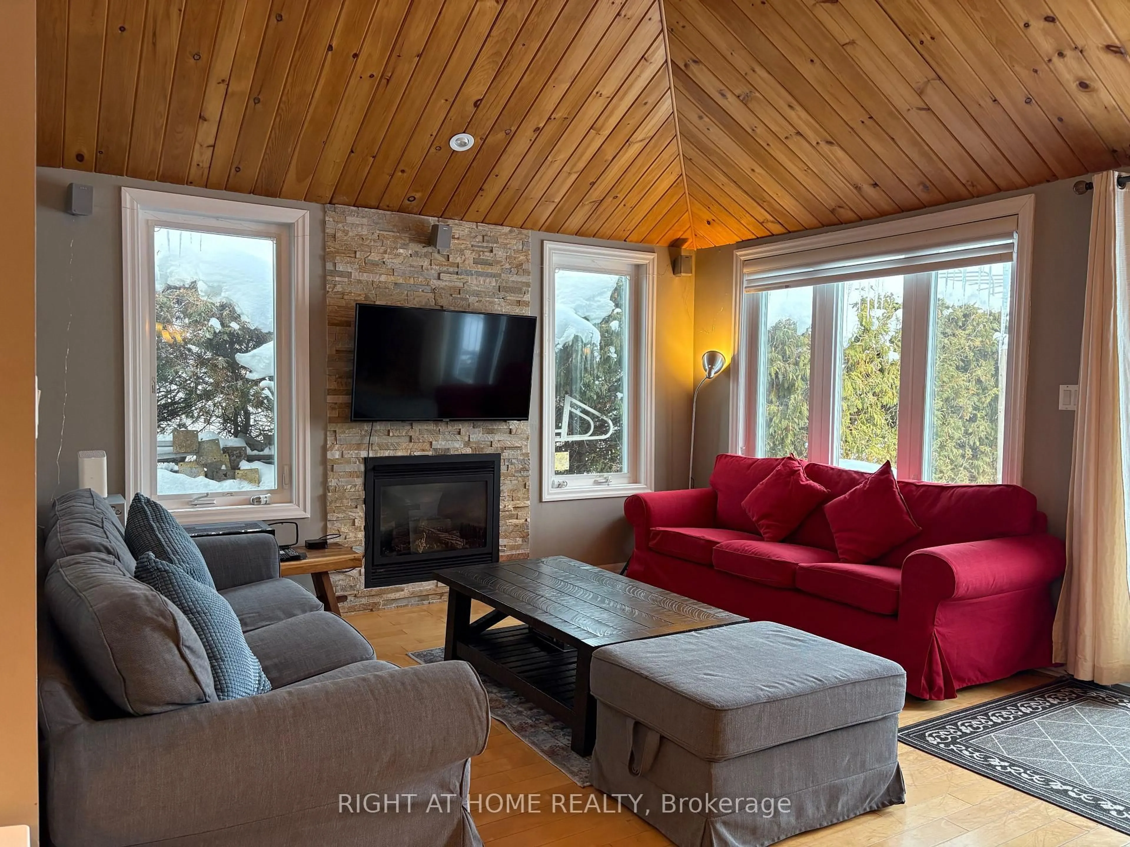 Living room with furniture, wood/laminate floor for 407 Limerick St, Innisfil Ontario L0L 1K0