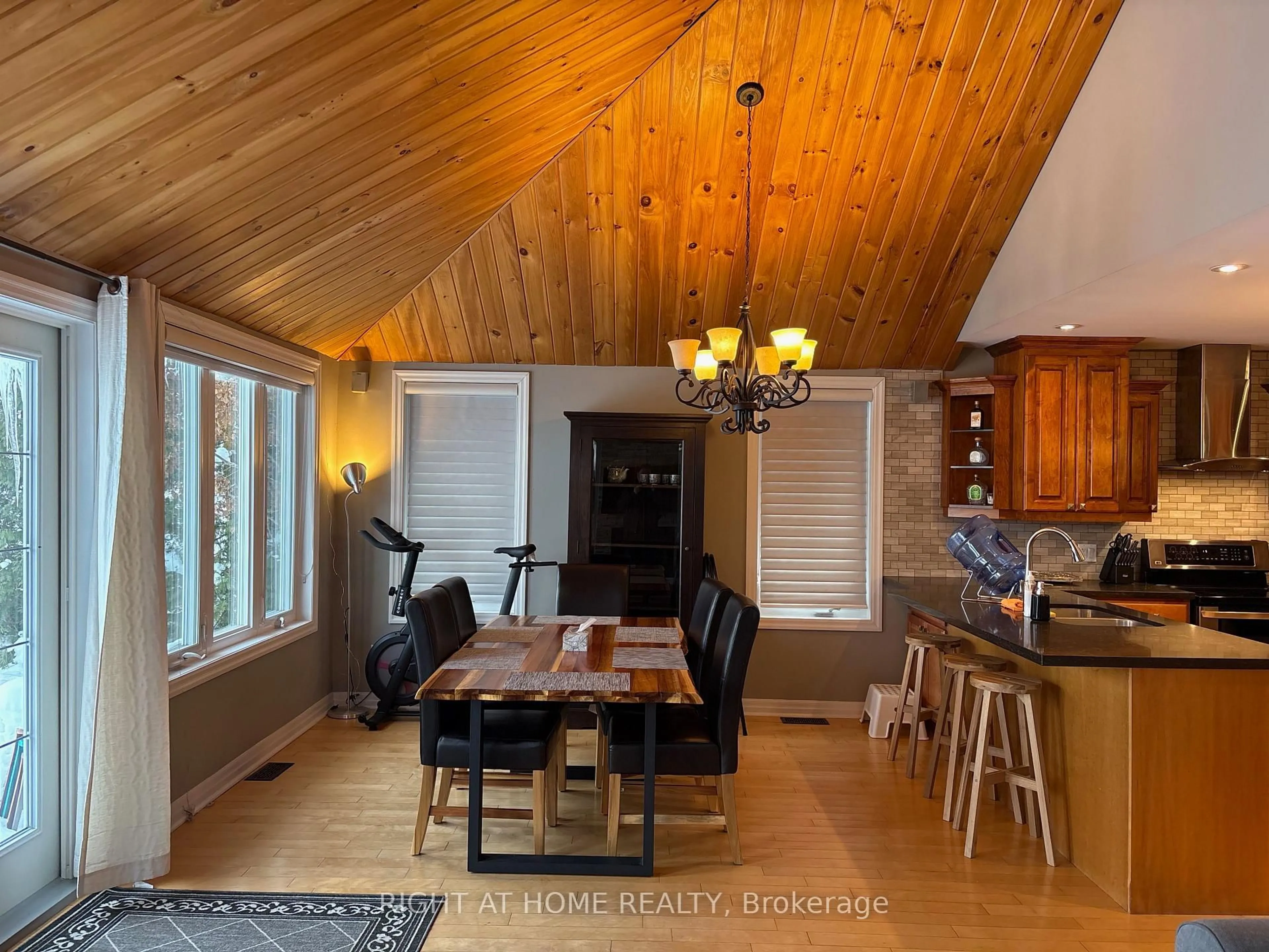 Open concept kitchen, wood/laminate floor for 407 Limerick St, Innisfil Ontario L0L 1K0