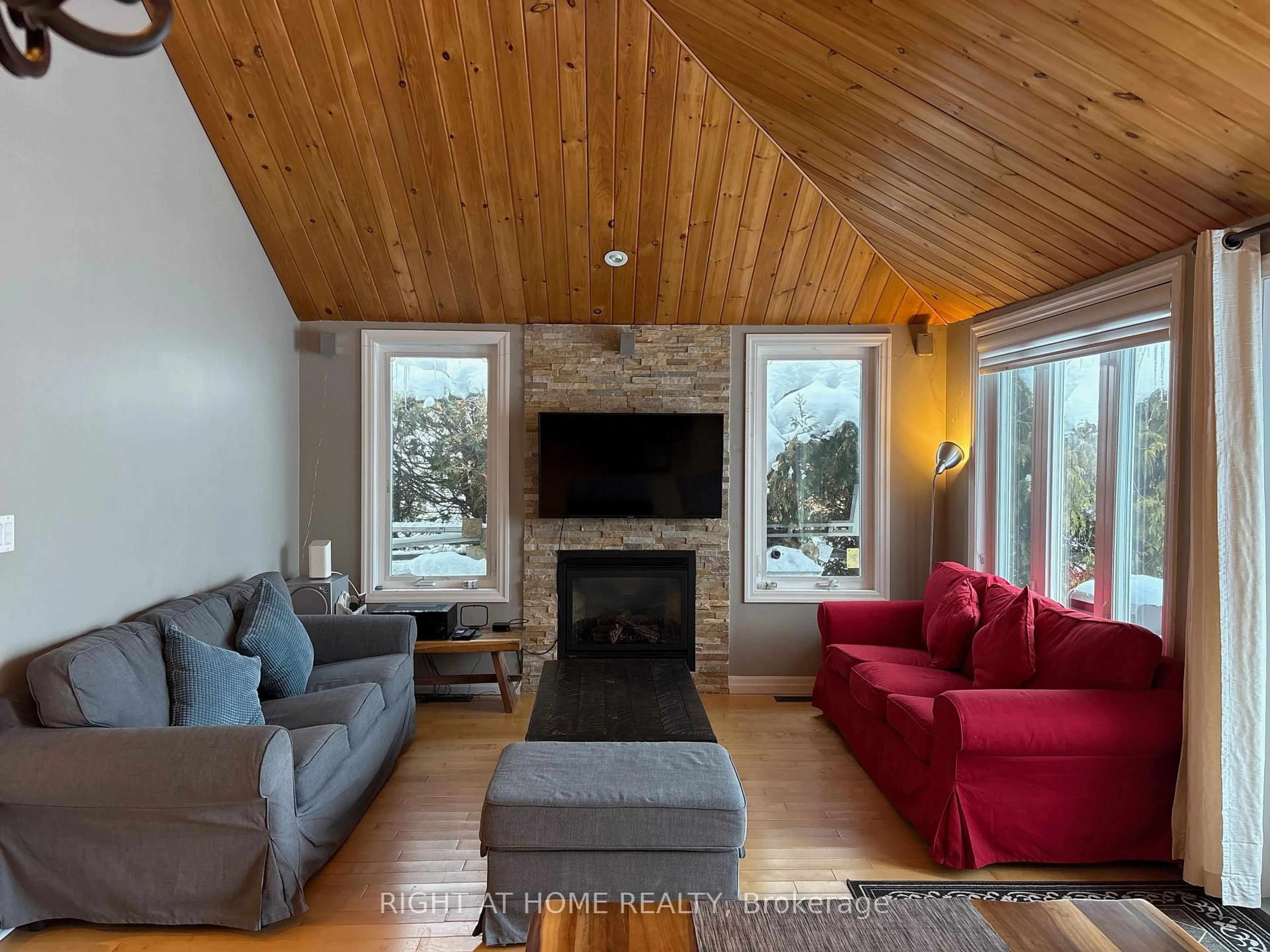 Living room with furniture, wood/laminate floor for 407 Limerick St, Innisfil Ontario L0L 1K0