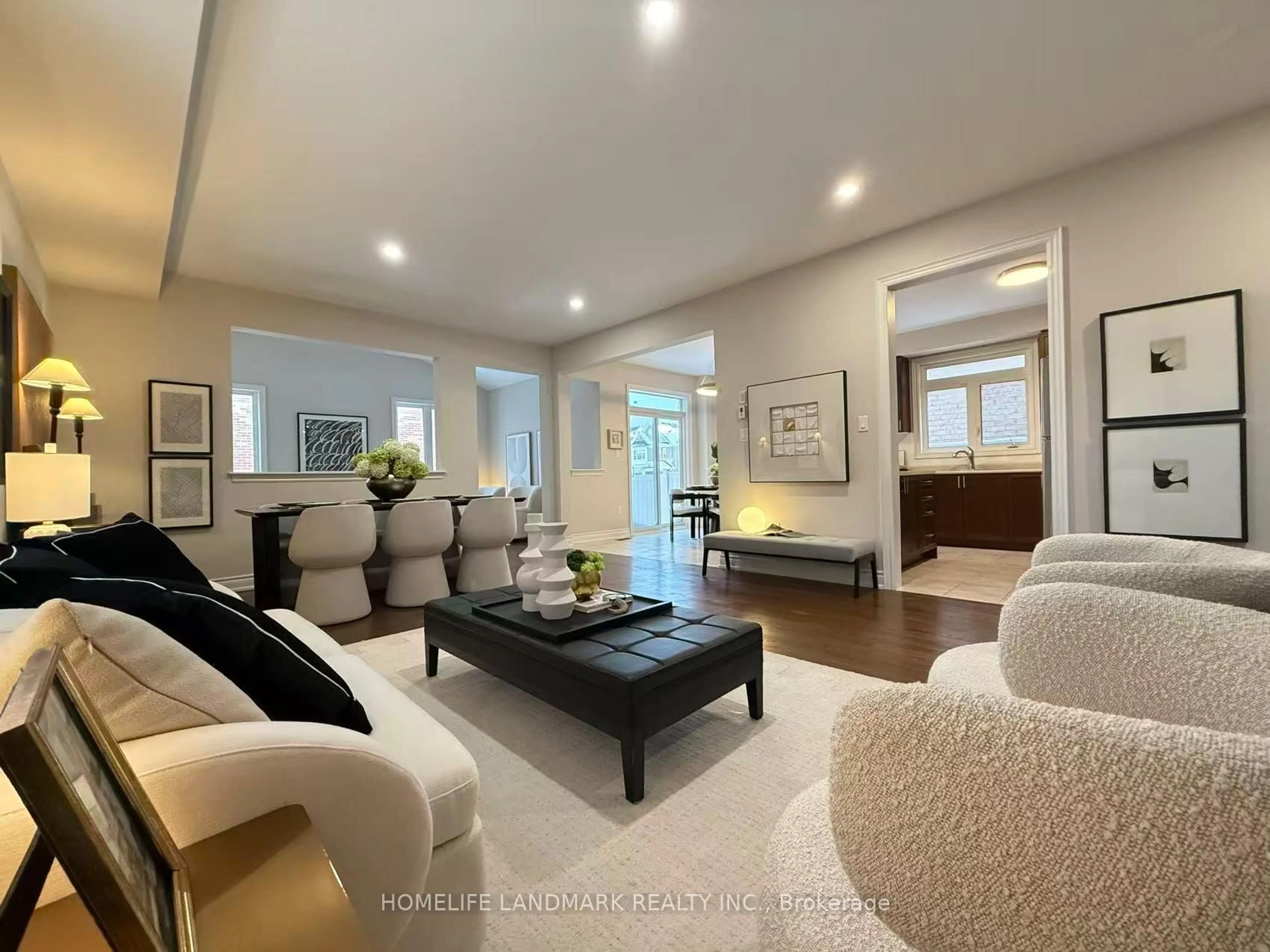 Living room with furniture, unknown for 829 LANGFORD Blvd, Bradford West Gwillimbury Ontario L3Z 0C1