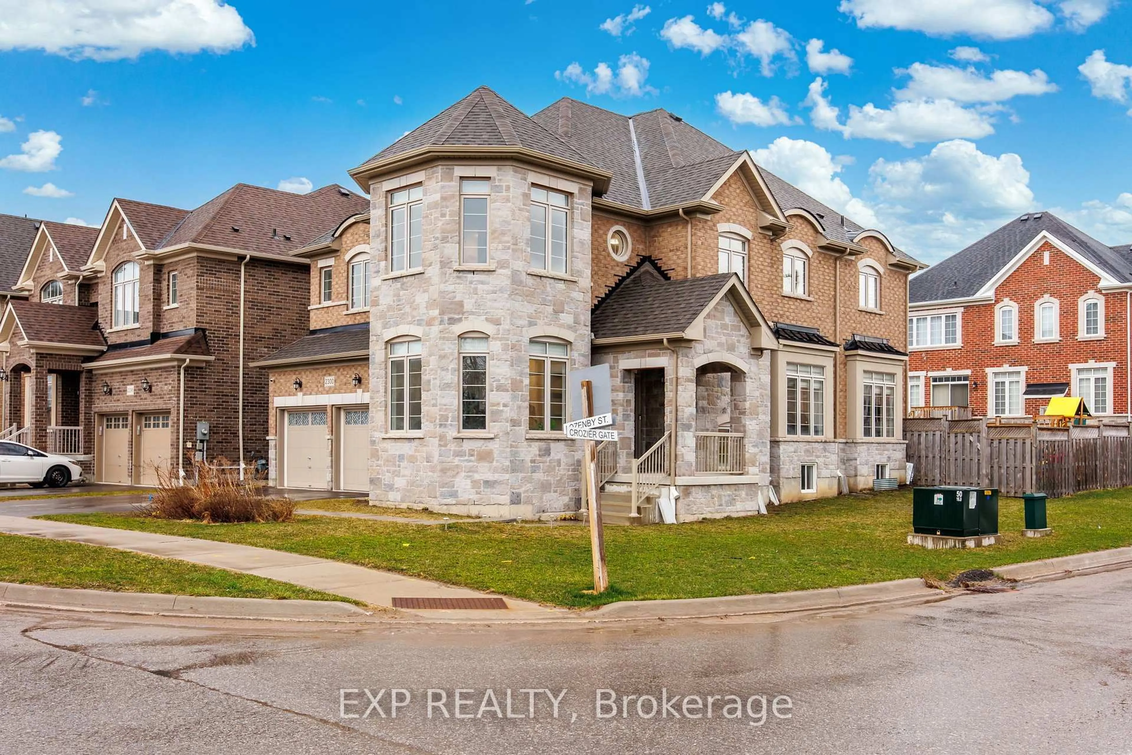 Home with brick exterior material, street for 2300 Lozenby St, Innisfil Ontario L9S 0M8