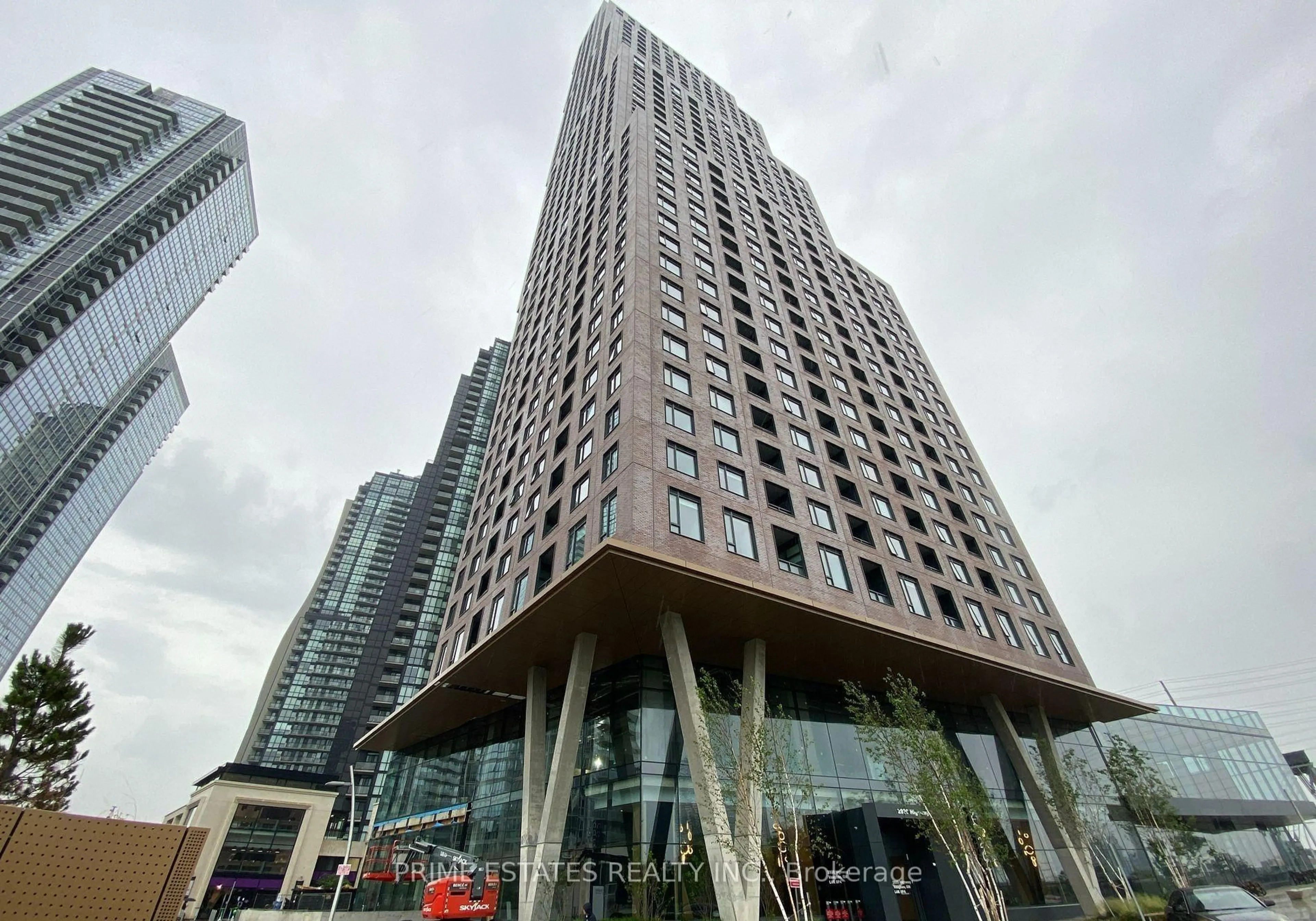 Indoor foyer for 2920 Highway 7 #4408, Vaughan Ontario L4K 0P4