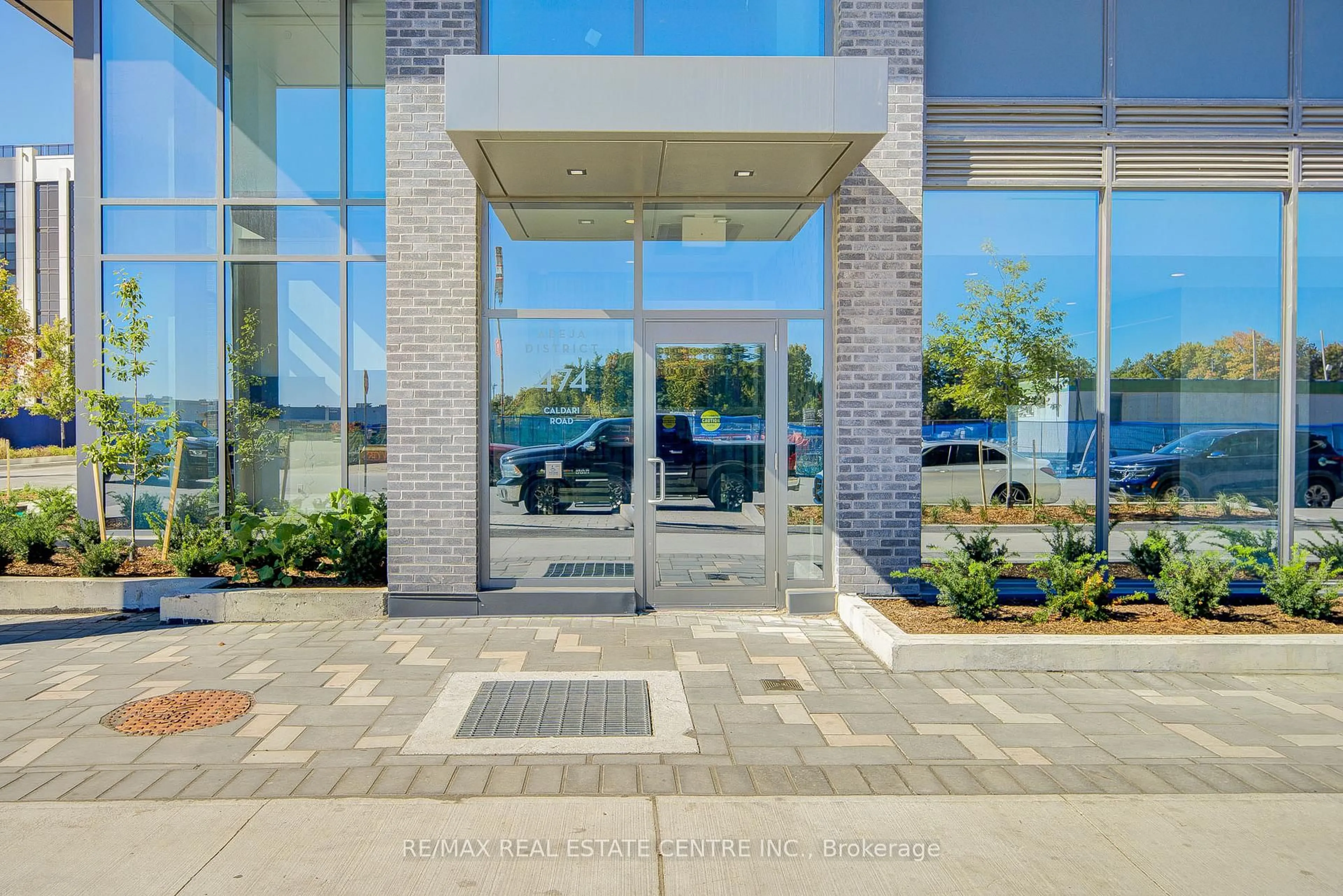 Indoor foyer for 474 Caldari Rd #2204, Vaughan Ontario L4K 0R5