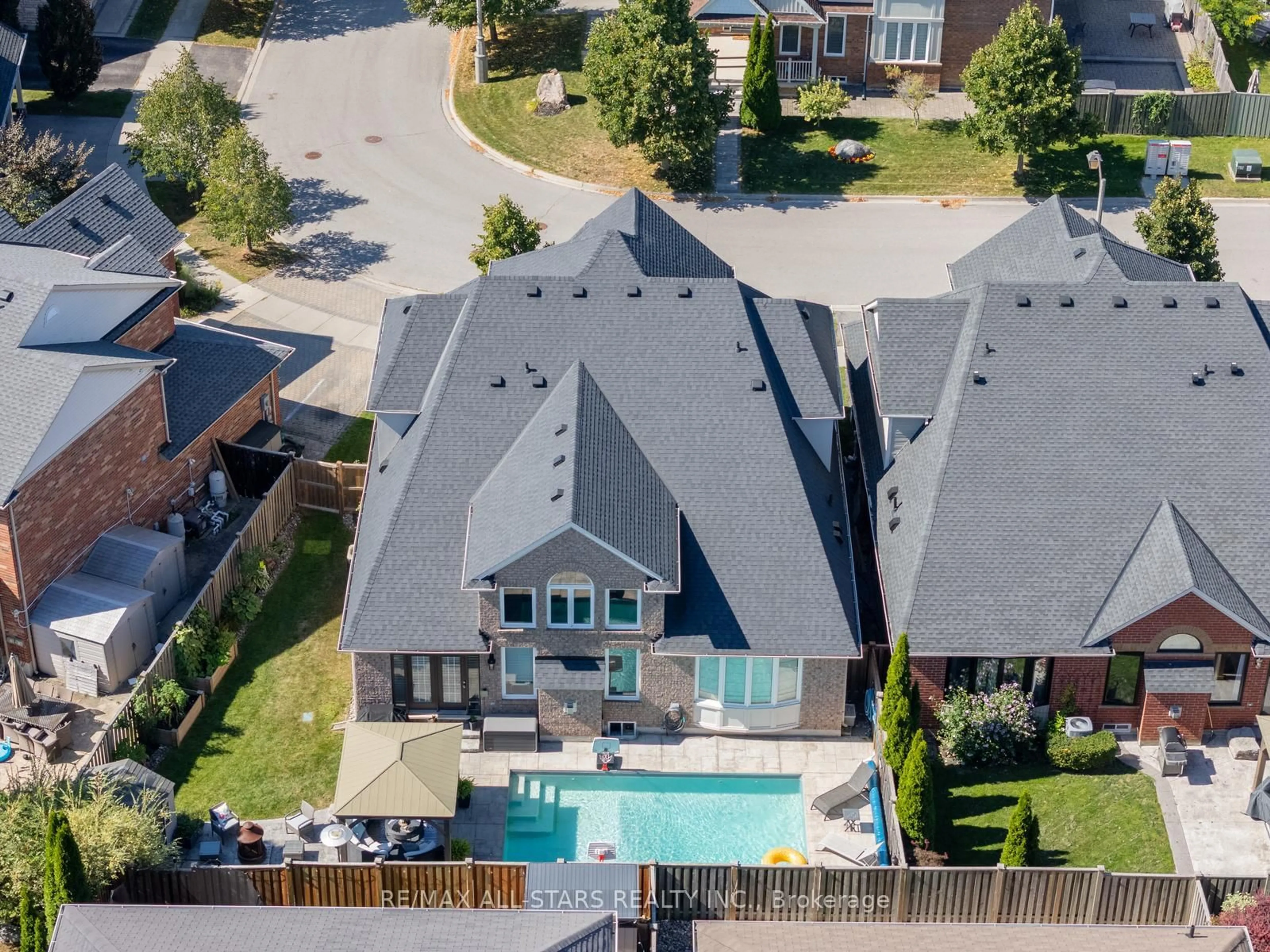 A pic from outside/outdoor area/front of a property/back of a property/a pic from drone, unknown for 134 Stephensbrook Circ, Whitchurch-Stouffville Ontario L4A 0G4