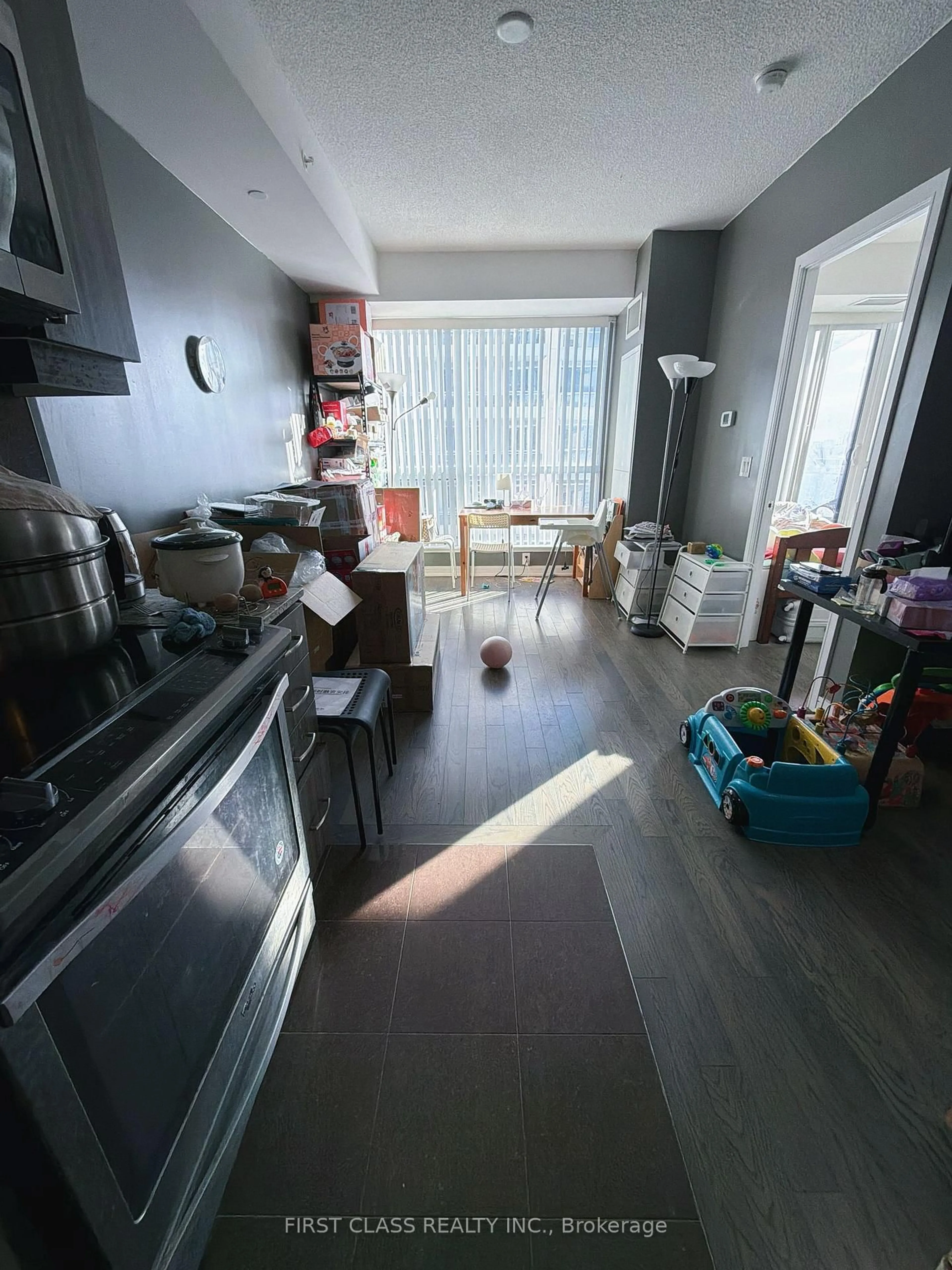 A pic of a room for 9201 Yonge St St #911, Richmond Hill Ontario L4C 1H9