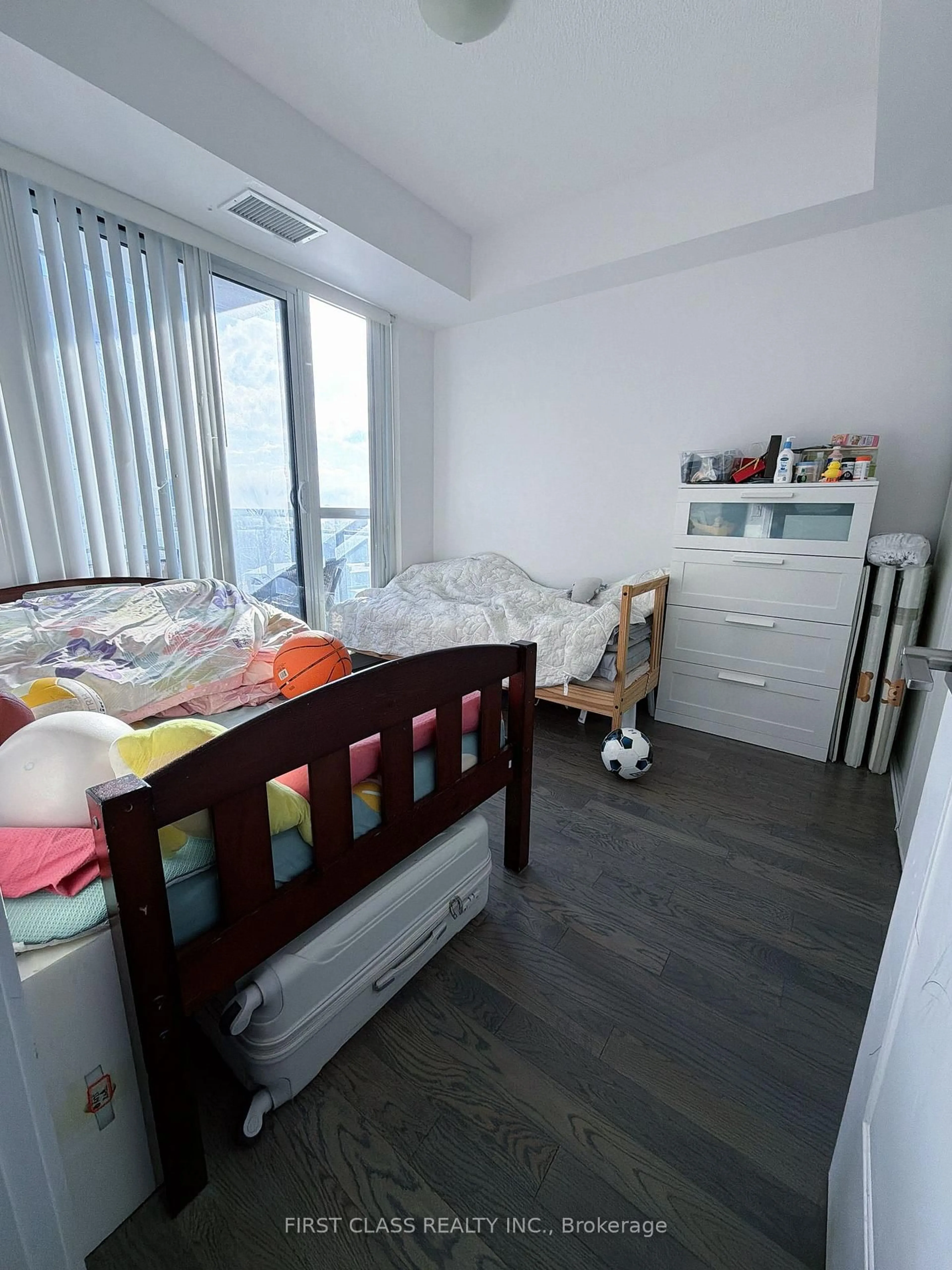 A pic of a room for 9201 Yonge St St #911, Richmond Hill Ontario L4C 1H9