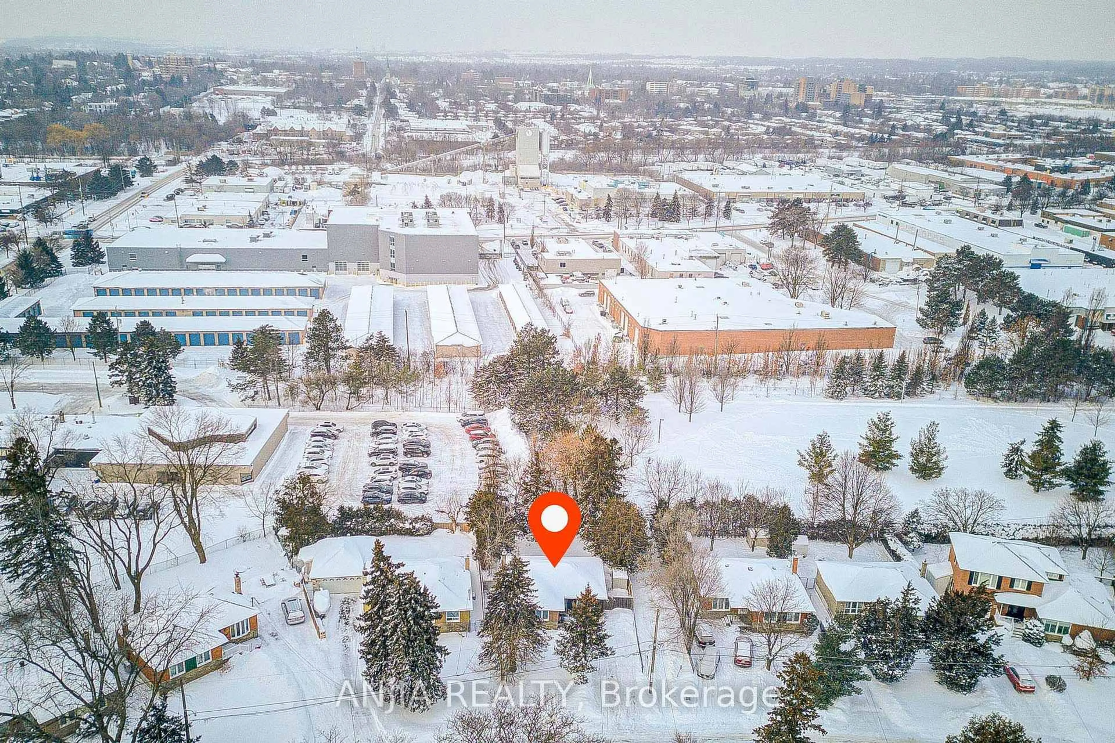 A pic from outside/outdoor area/front of a property/back of a property/a pic from drone, unknown for 63 Rockport Cres, Richmond Hill Ontario L4C 2L7