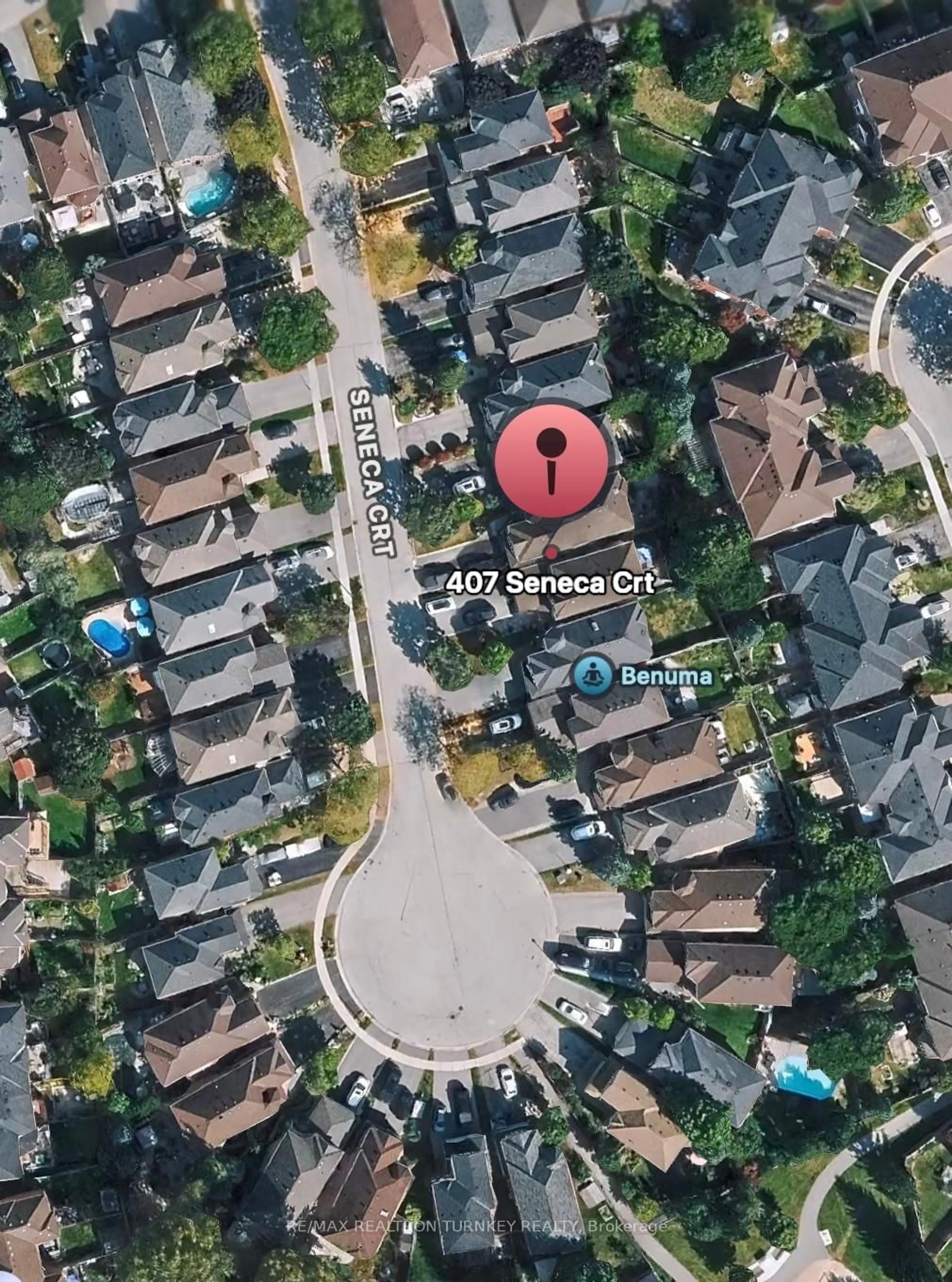 A pic from outside/outdoor area/front of a property/back of a property/a pic from drone, street for 407 Seneca Crt, Newmarket Ontario L3X 2C8