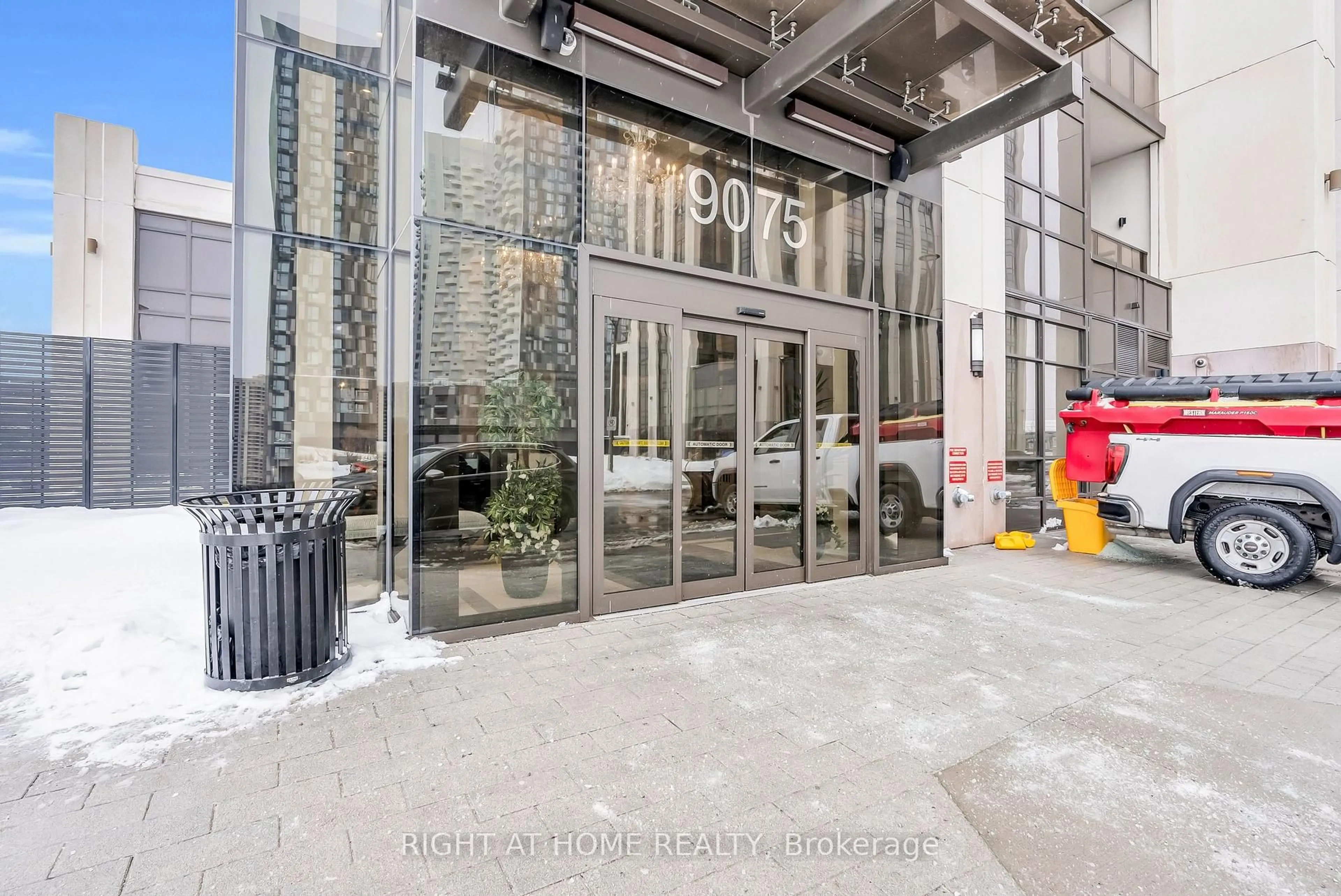 Indoor foyer for 9075 Jane St #2309, Vaughan Ontario L4K 0L7