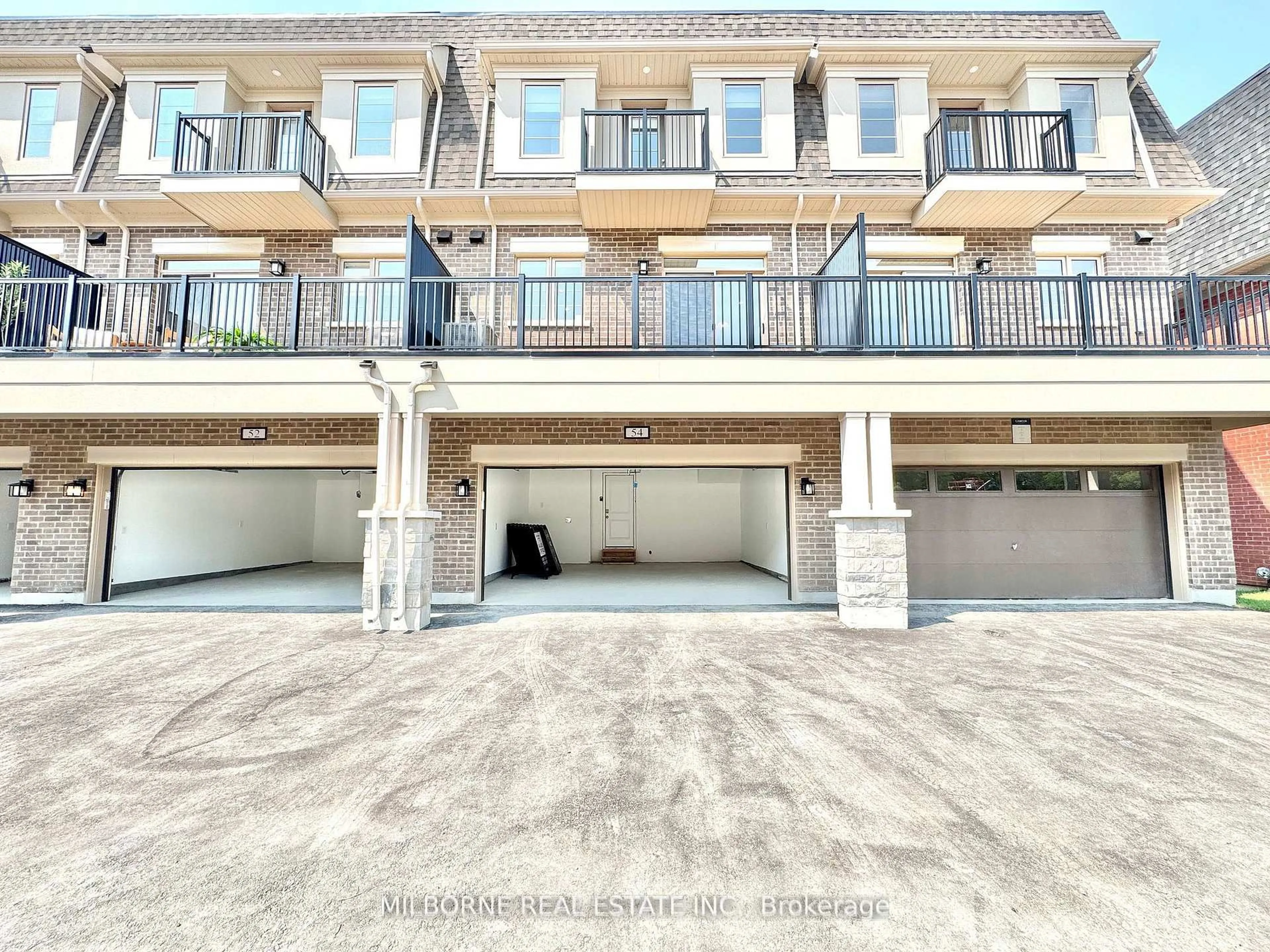 Indoor garage for 54 Fred Beaton Pl, King Ontario L7B 1G2