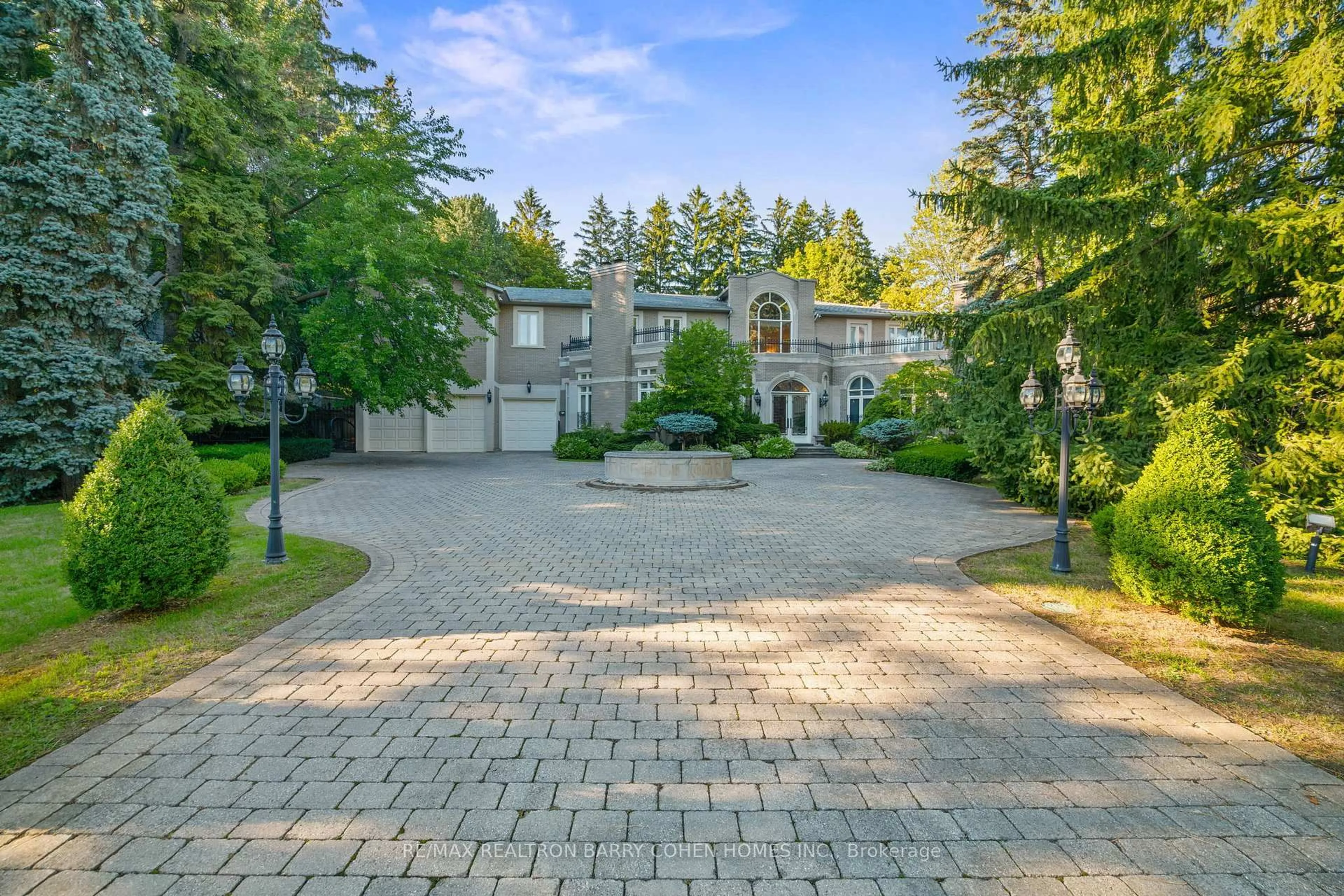 A pic from outside/outdoor area/front of a property/back of a property/a pic from drone, street for 78 Elgin St, Markham Ontario L3T 1W6