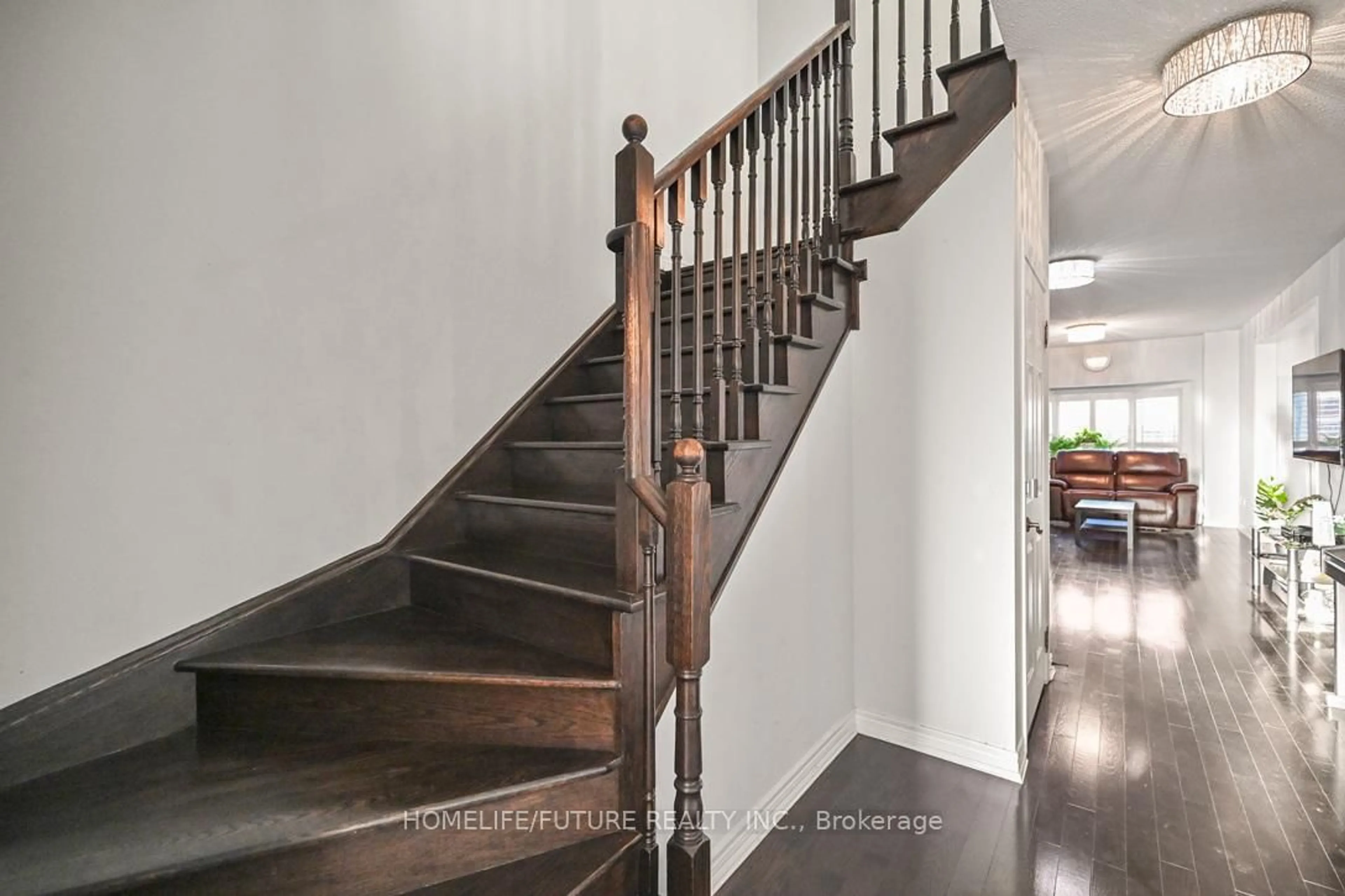 Stairs for 39 Naylor Dr, Bradford West Gwillimbury Ontario L3Z 0K1