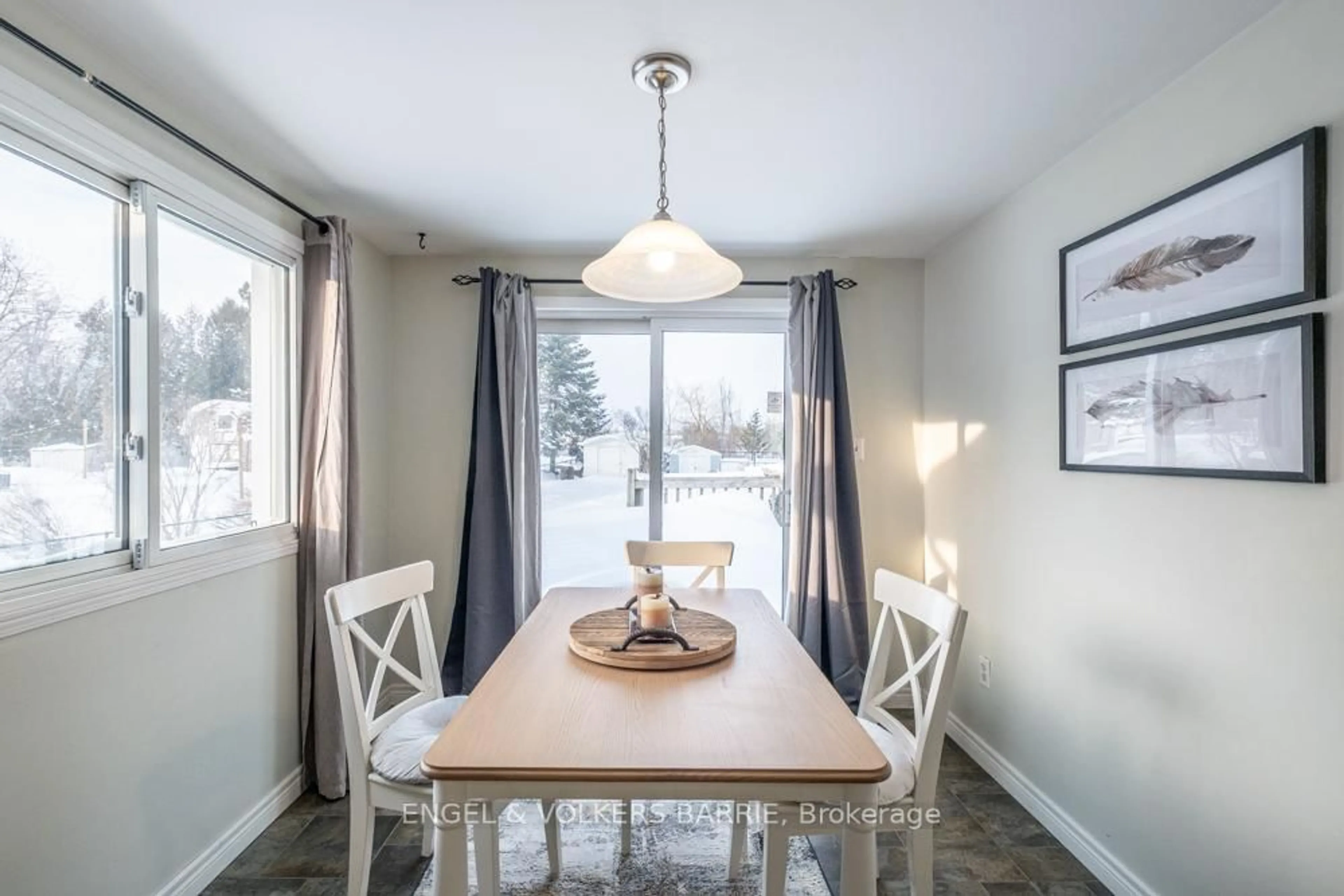 Dining room, wood/laminate floor for 1990 Victoria St, Innisfil Ontario L9S 1K2