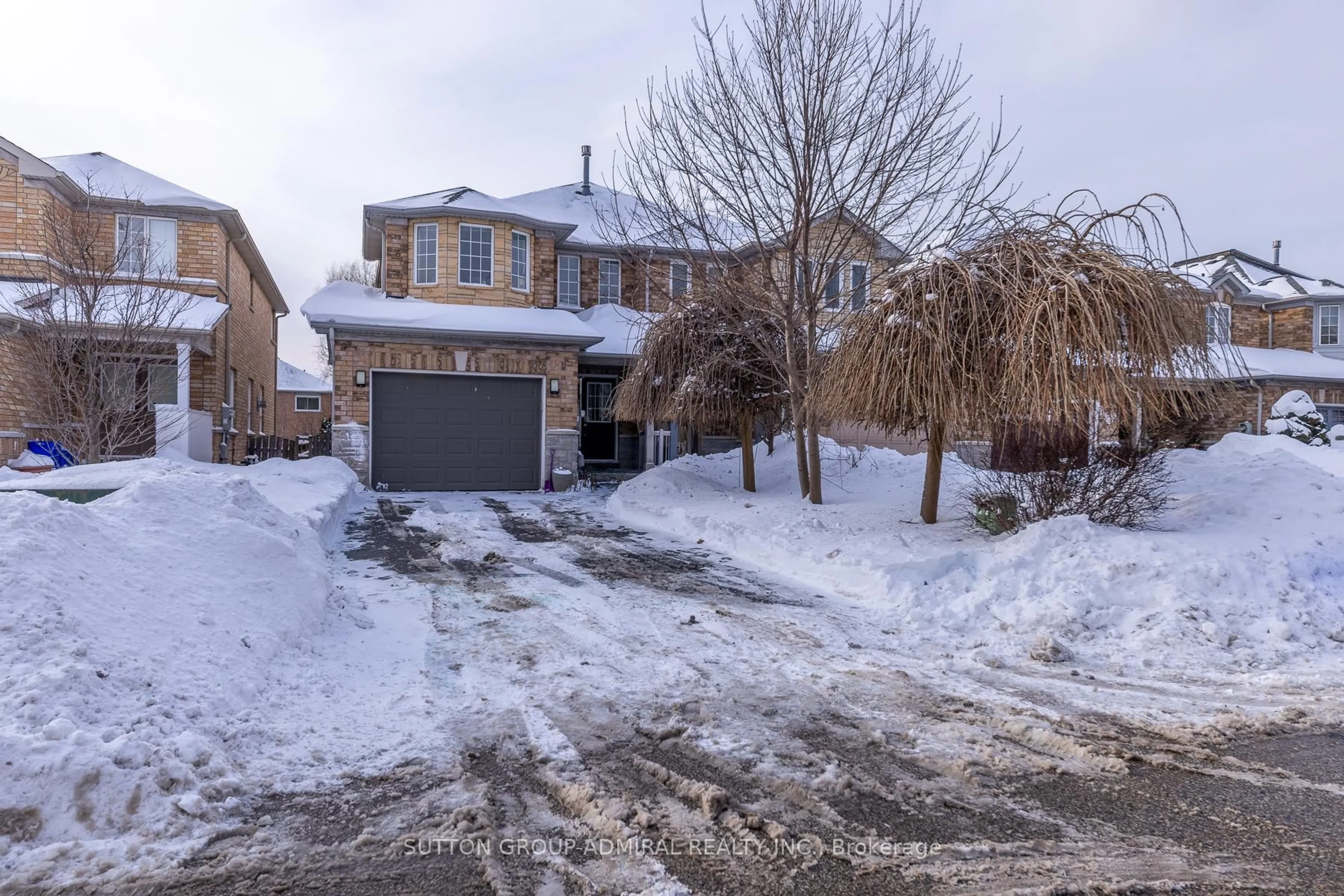 A pic from outside/outdoor area/front of a property/back of a property/a pic from drone, street for 119 Foxfield Cres, Vaughan Ontario L4K 5E7