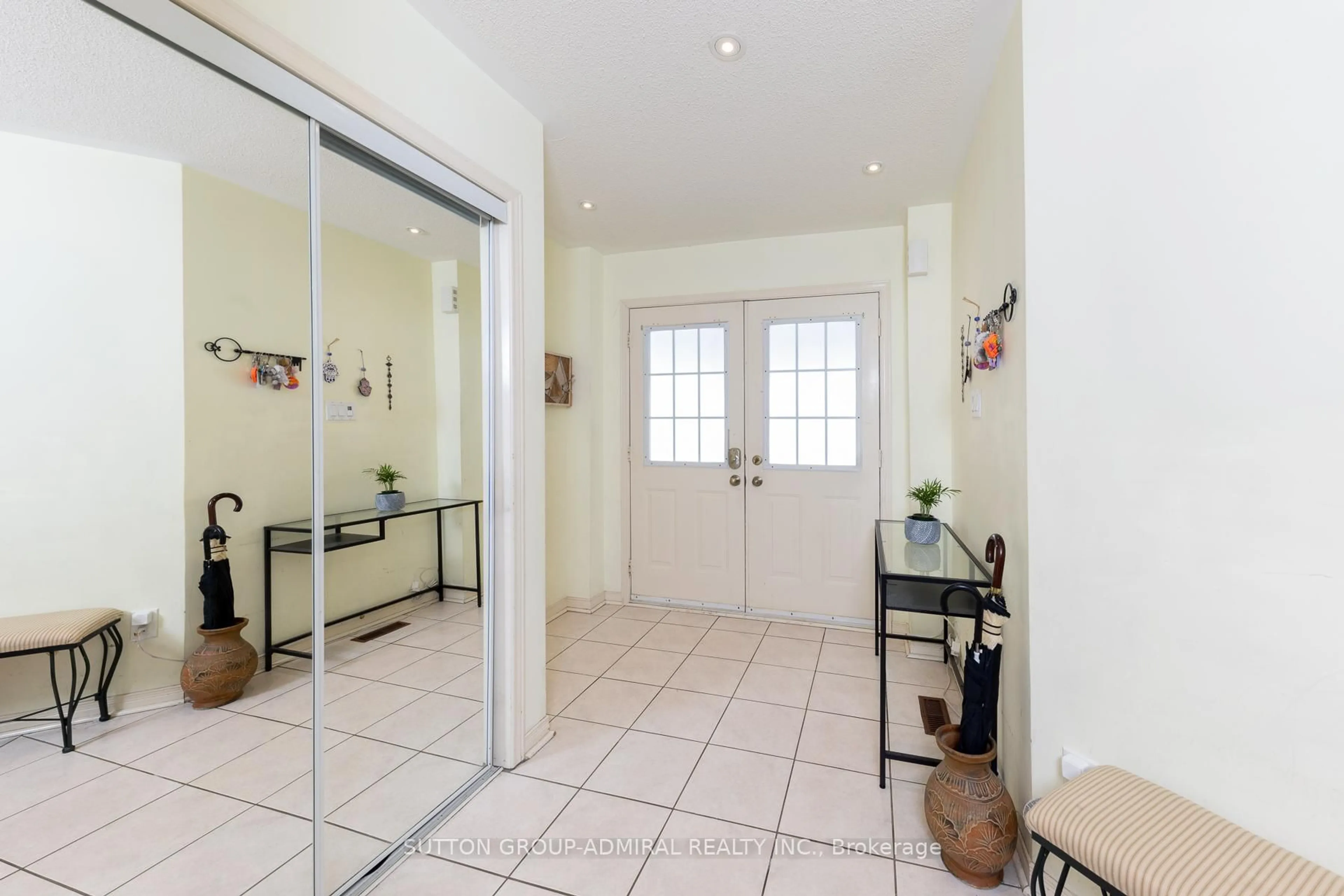 Indoor entryway for 119 Foxfield Cres, Vaughan Ontario L4K 5E7