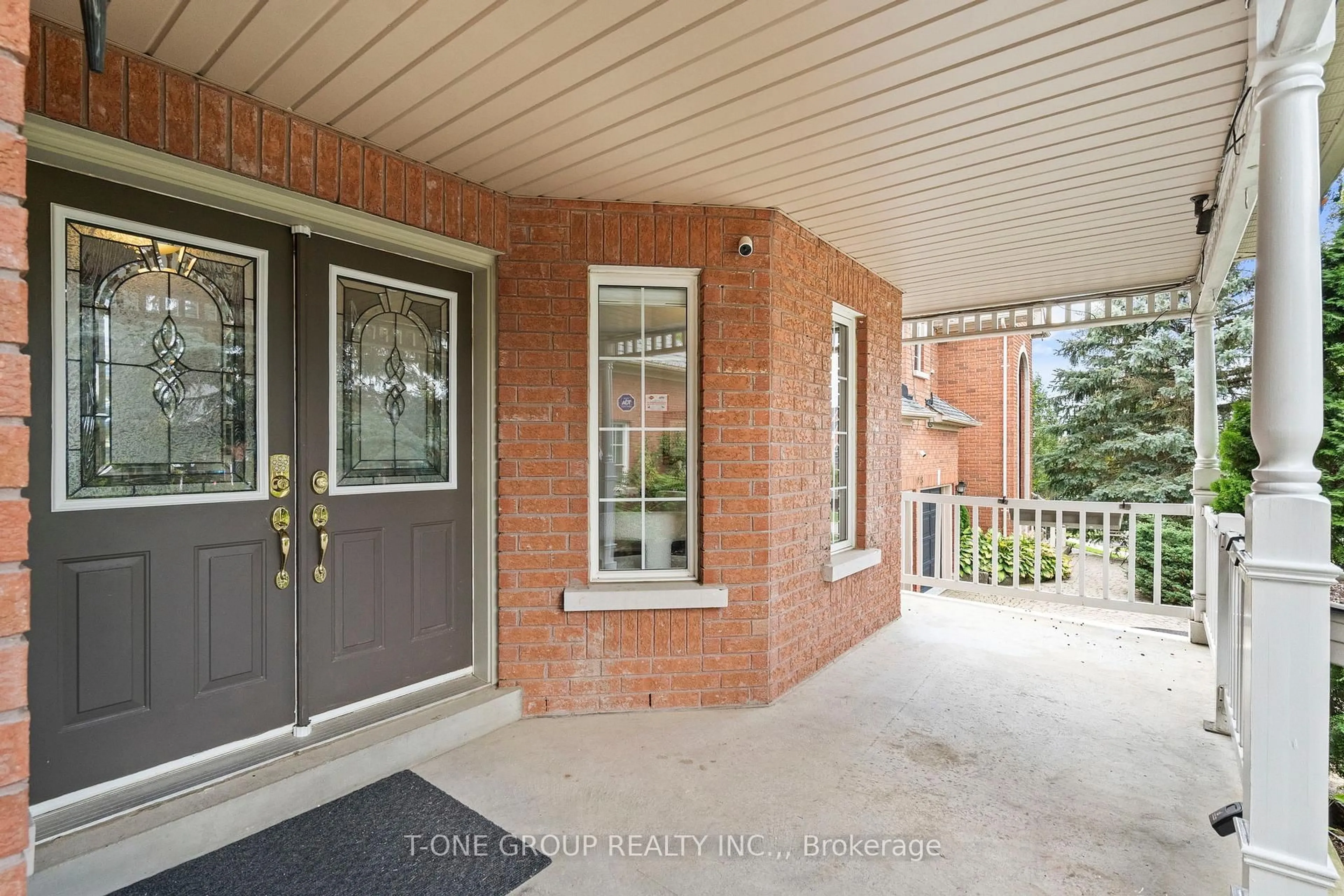 Indoor entryway for 1022 Ivsbridge Blvd, Newmarket Ontario L3X 2A2