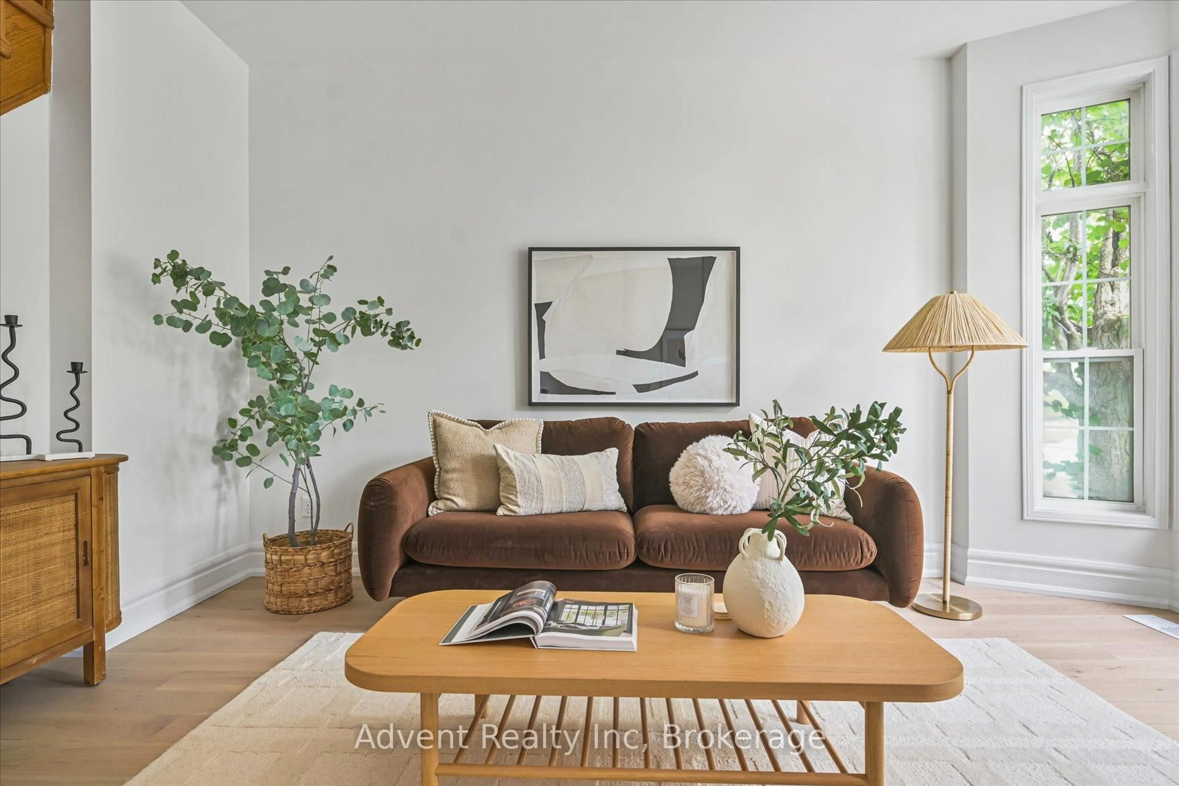 Living room with furniture, unknown for 5 Angus Glen Blvd, Markham Ontario L6C 1Z1