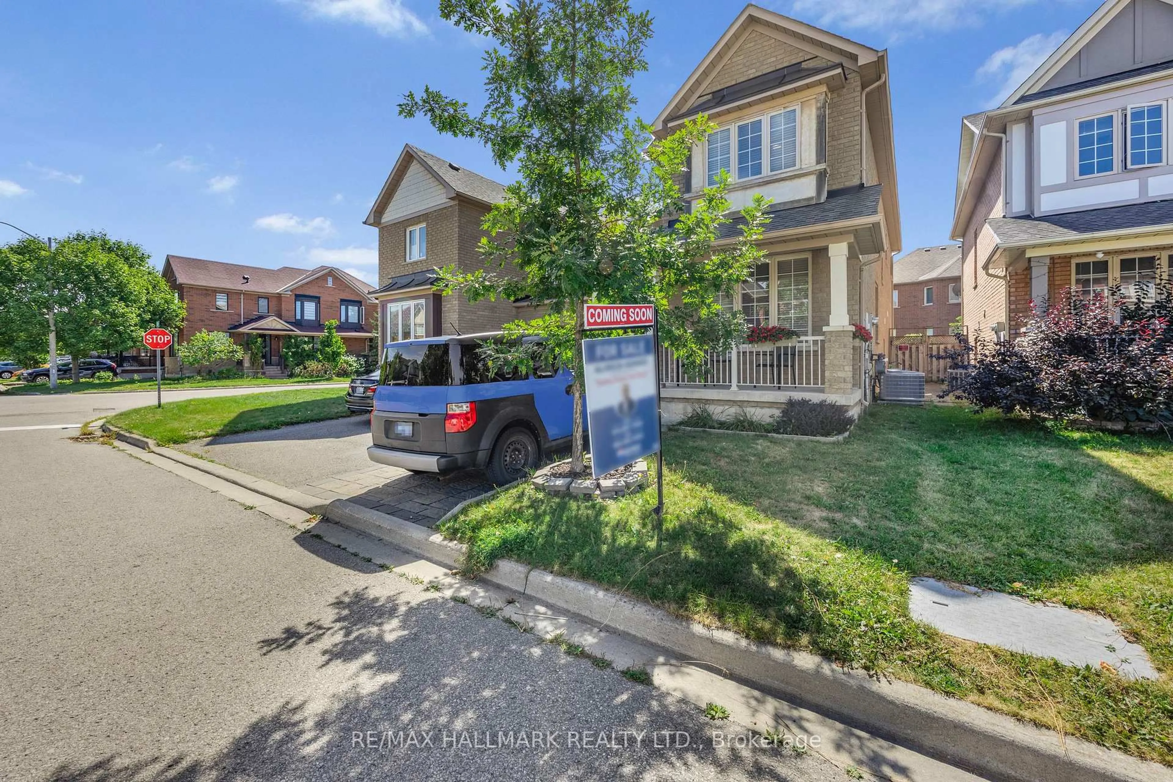 A pic from outside/outdoor area/front of a property/back of a property/a pic from drone, street for 60 Cider Cres, Richmond Hill Ontario L4E 4A4