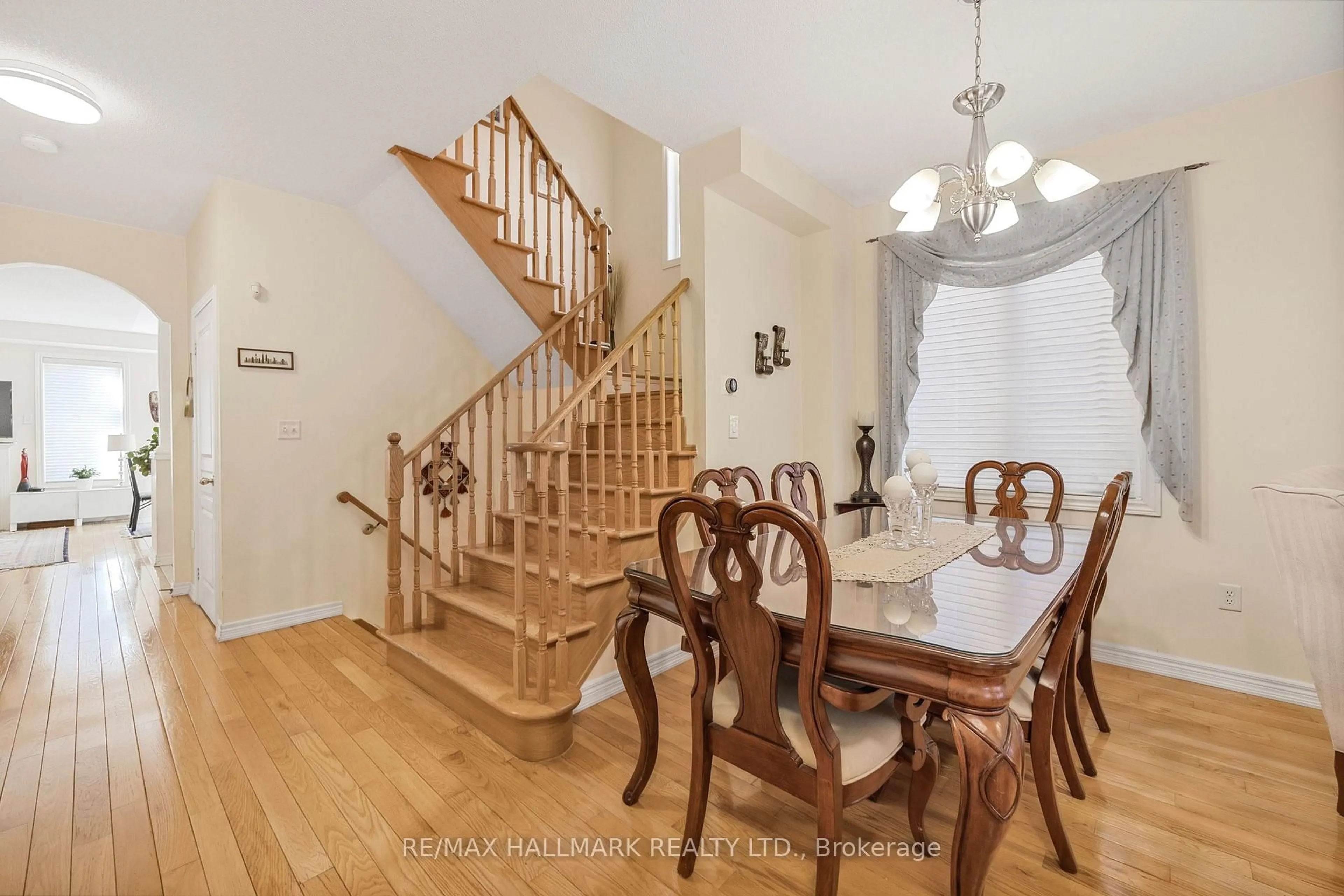 Dining room, wood/laminate floor for 60 Cider Cres, Richmond Hill Ontario L4E 4A4