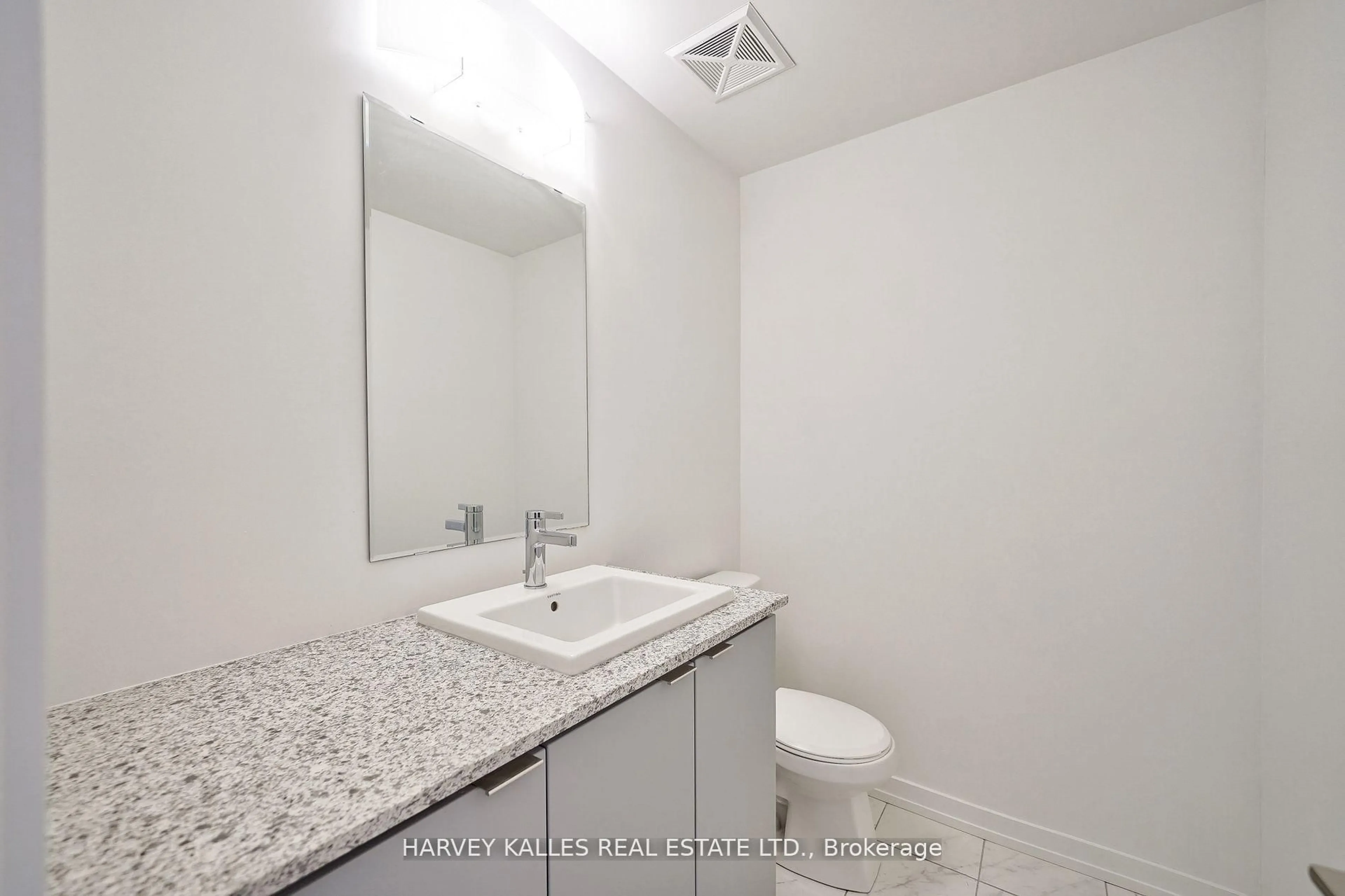 Standard bathroom, unknown for 16 Lytham Green Circ #22, Newmarket Ontario L3Y 0H4