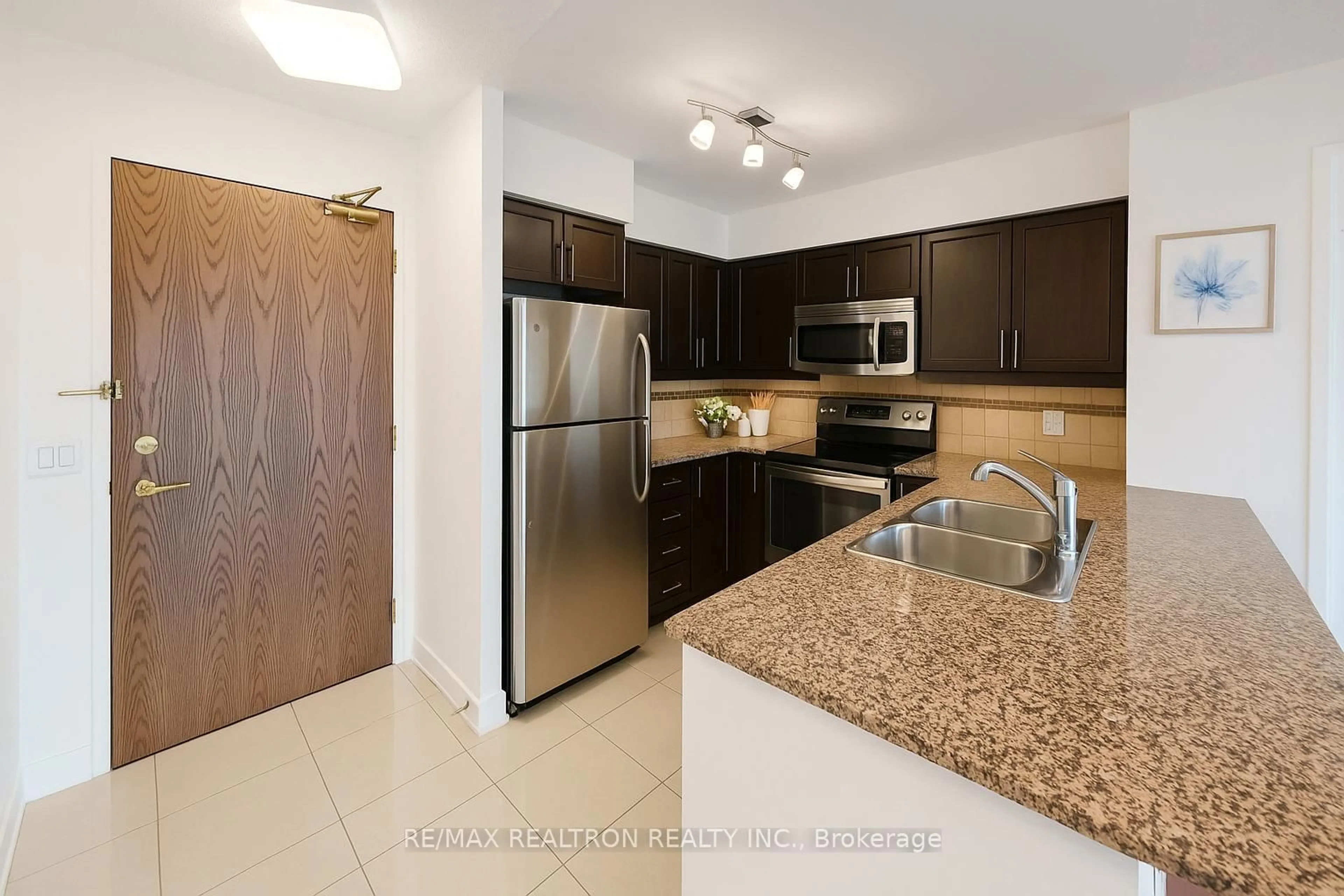 Standard kitchen, unknown for 185 Oneida Cres #505, Richmond Hill Ontario L4B 0B1