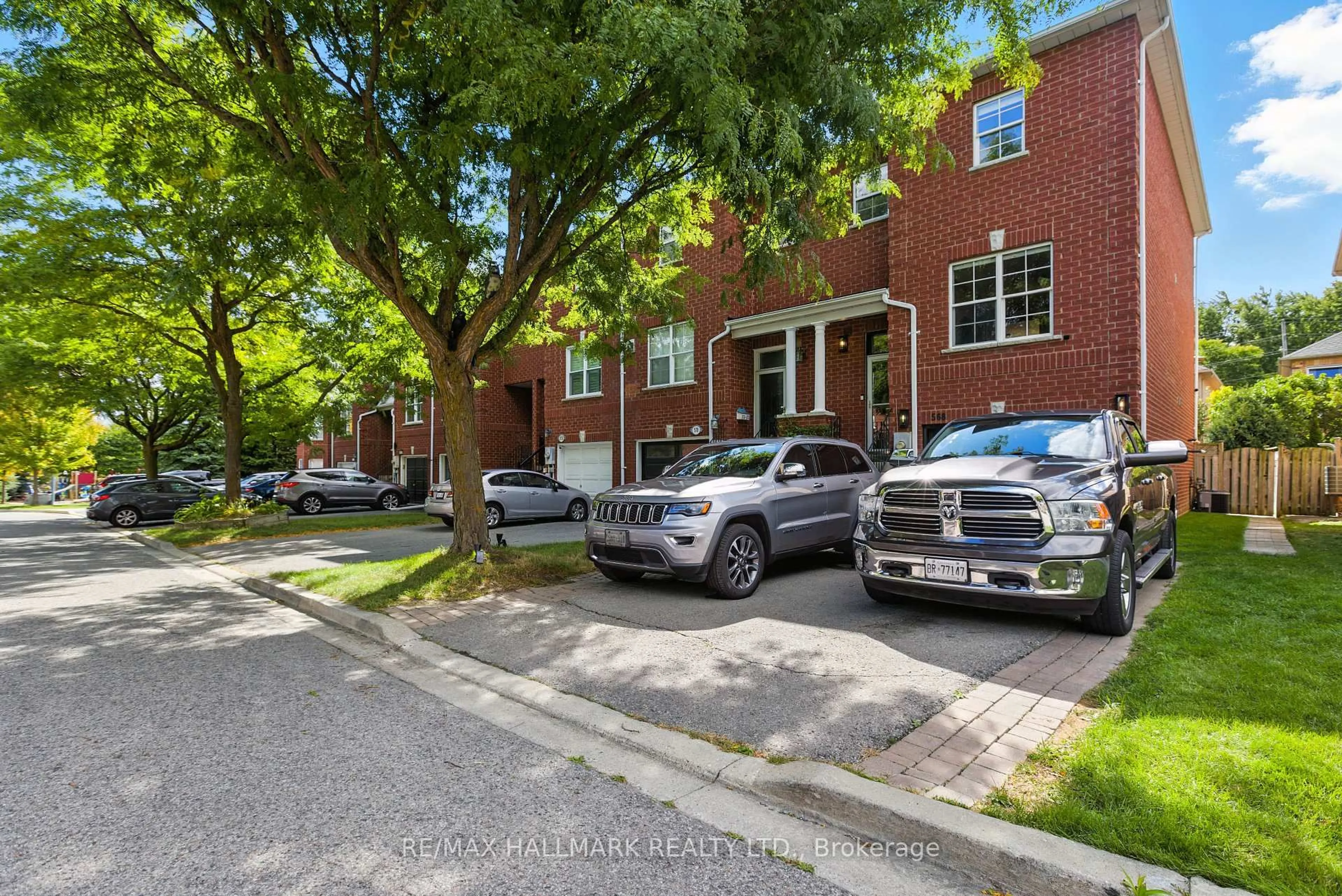 Home with brick exterior material, street for 568 Legresley Lane, Newmarket Ontario L3Y 8R8