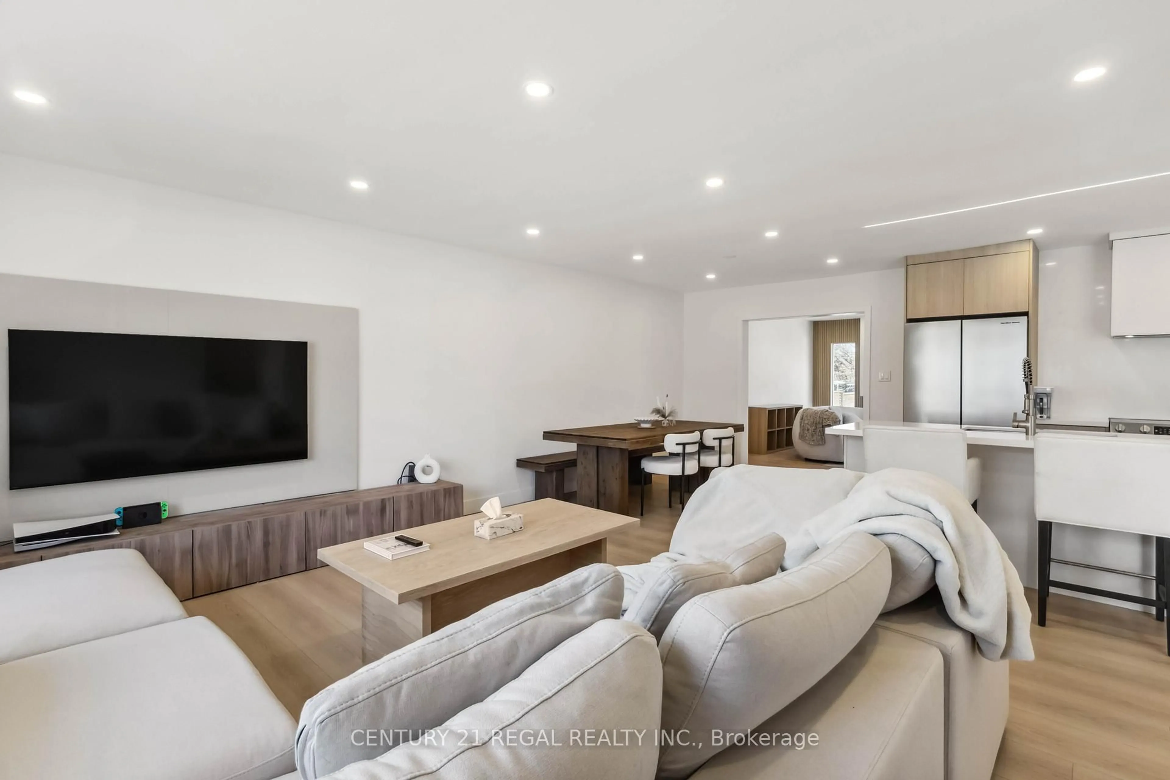 Living room with furniture, unknown for 26 Sir Bedevere Pl, Markham Ontario L3P 2W2