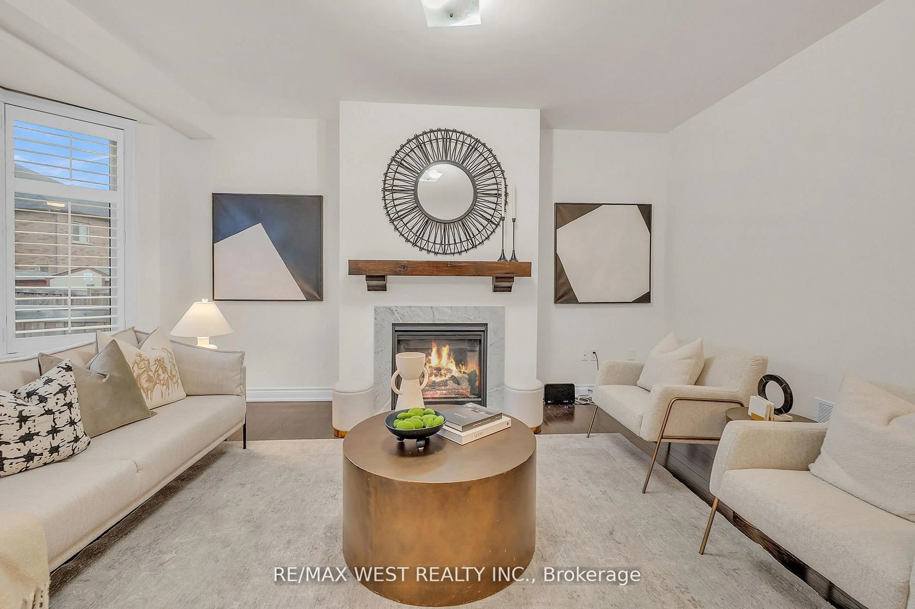 Living room with furniture, unknown for 79 Algoma Dr, Vaughan Ontario L4H 4H6