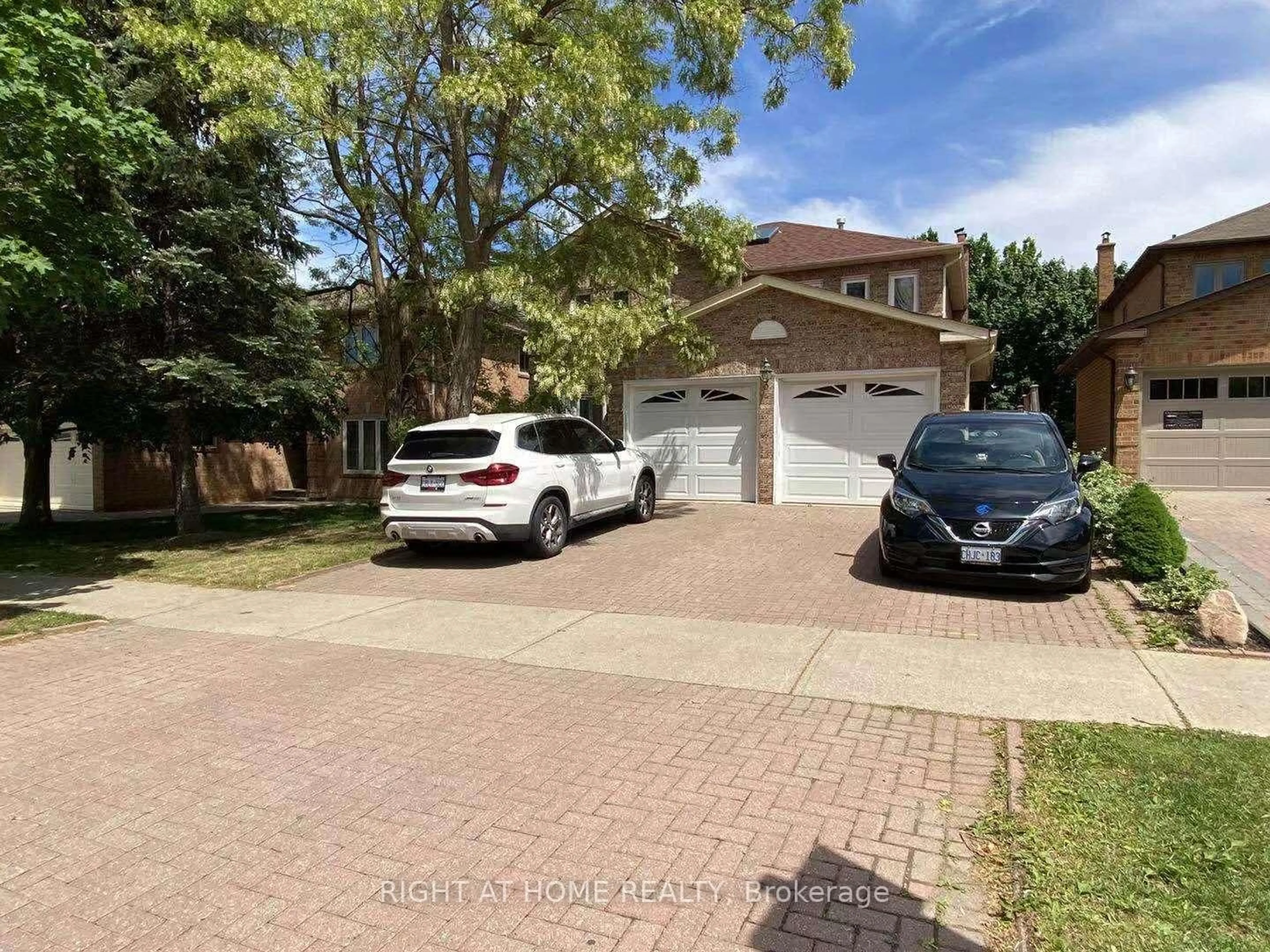 A pic from outside/outdoor area/front of a property/back of a property/a pic from drone, street for 3 Hollingham Rd, Markham Ontario L3R 7Y1