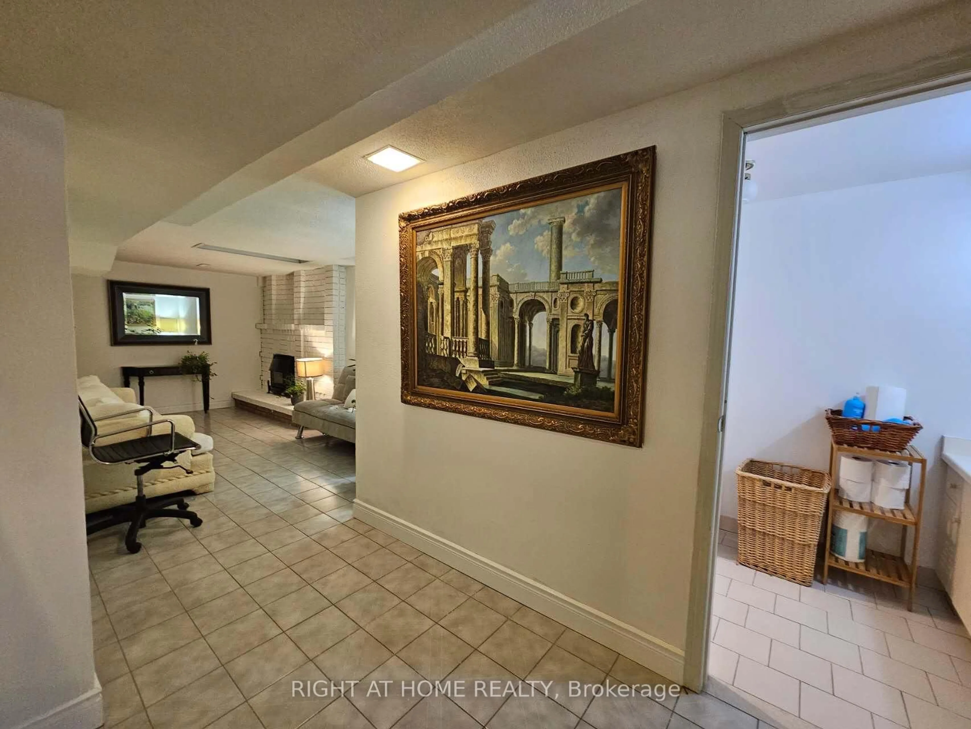 Indoor foyer for 3 Hollingham Rd, Markham Ontario L3R 7Y1