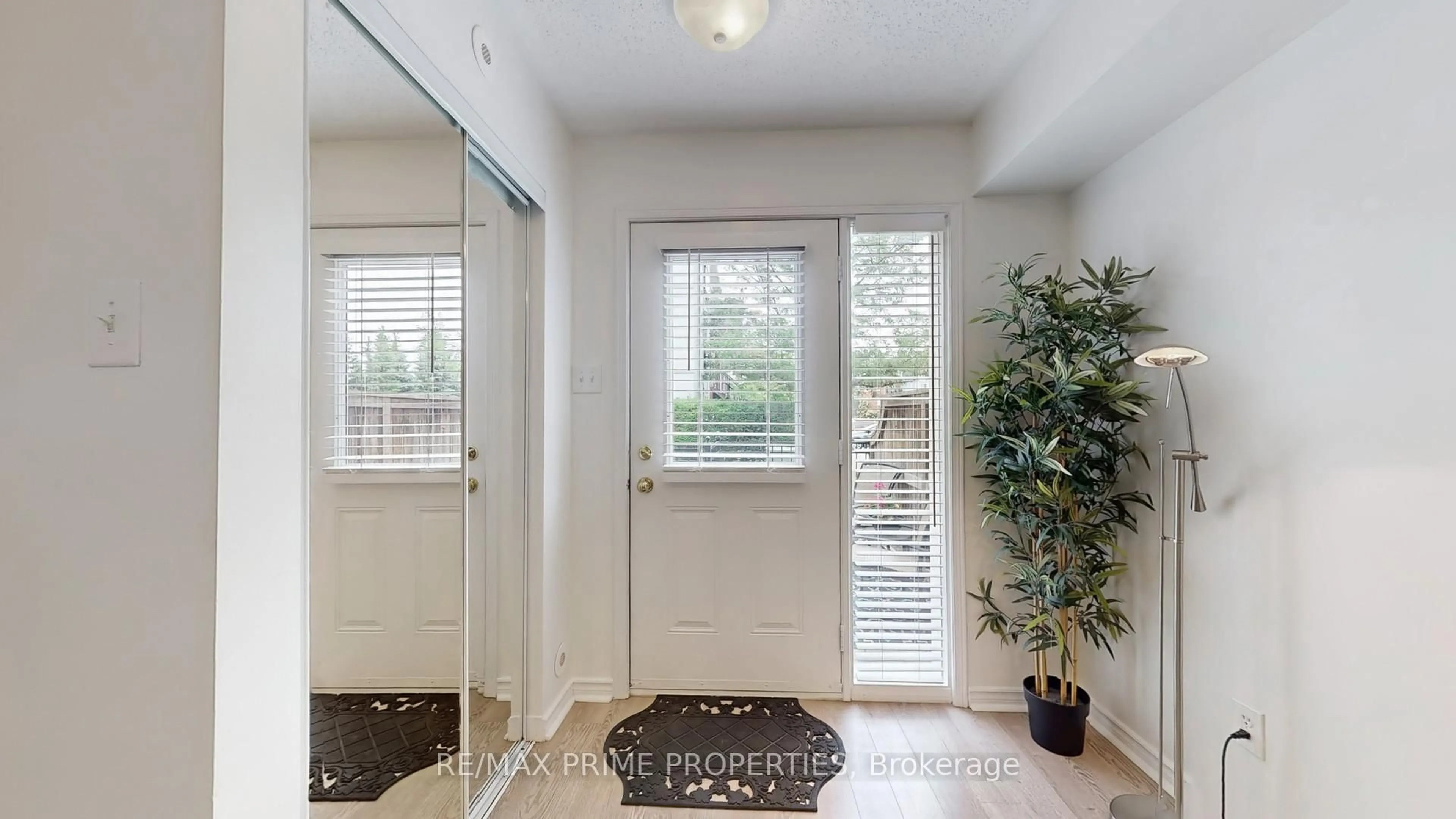 Indoor entryway for 2265 Bur Oak Ave #44, Markham Ontario L6E 0B8