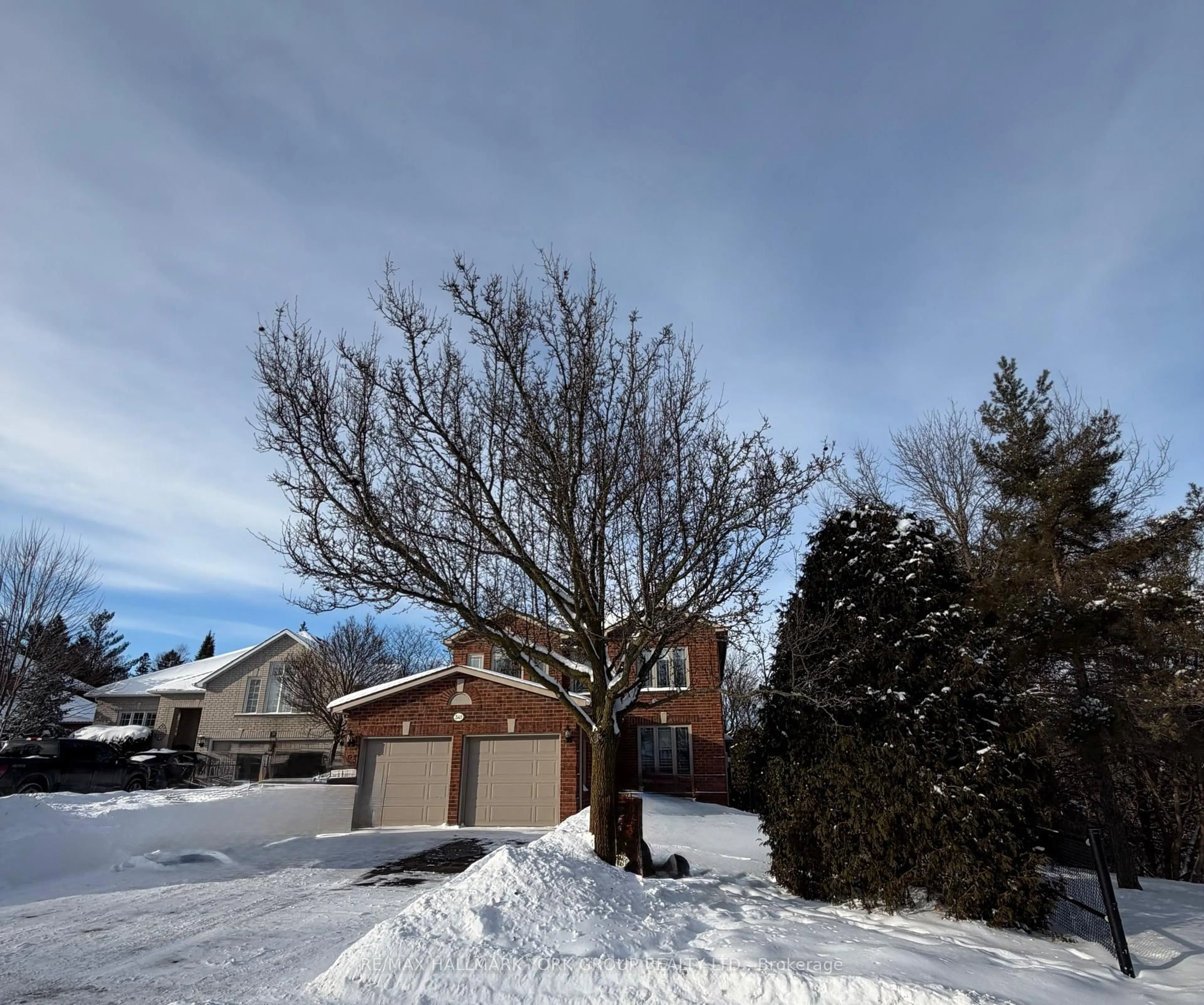 A pic from outside/outdoor area/front of a property/back of a property/a pic from drone, street for 341 Gaston Pl, Newmarket Ontario L3Y 8M4
