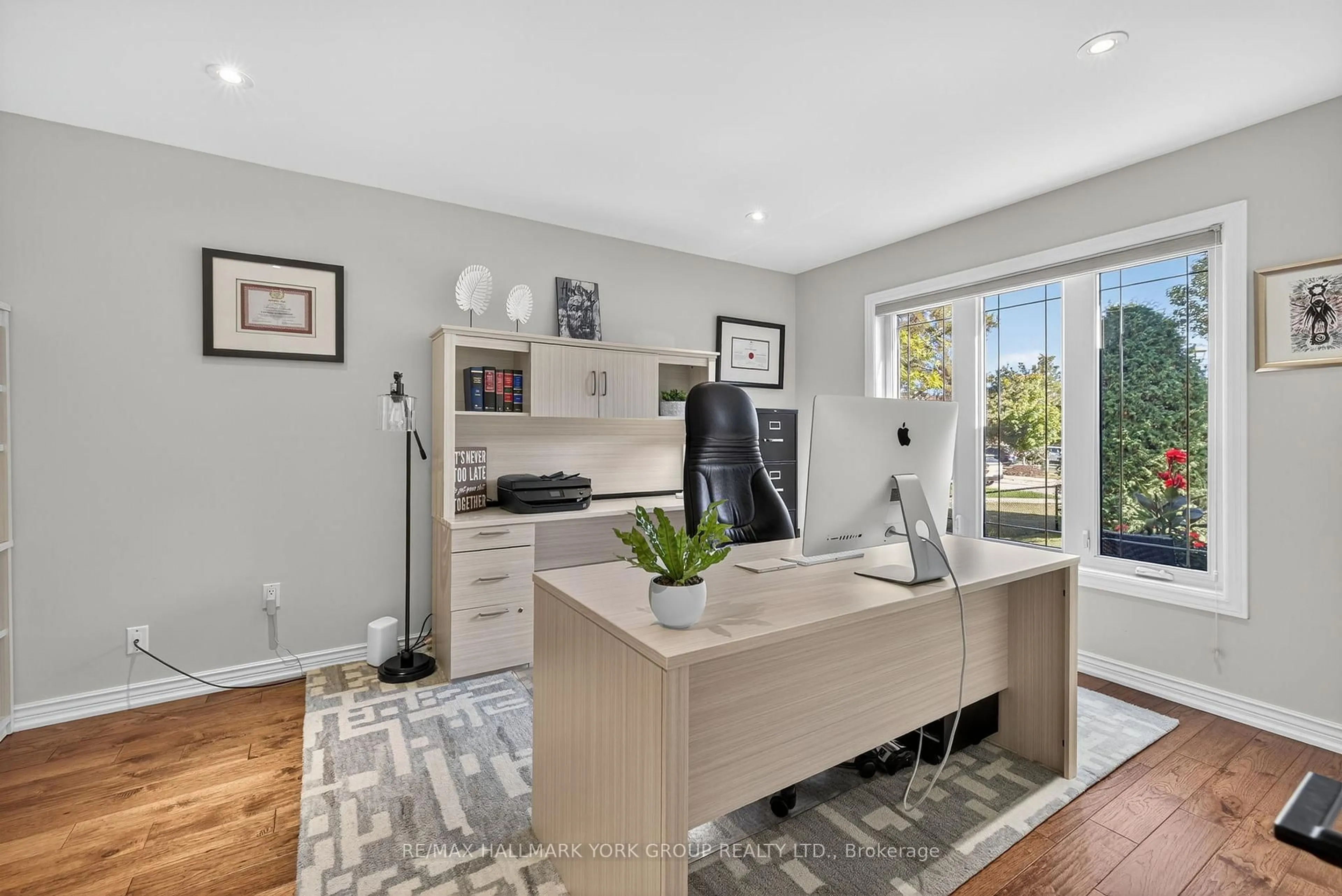 Open concept kitchen, unknown for 341 Gaston Pl, Newmarket Ontario L3Y 8M4