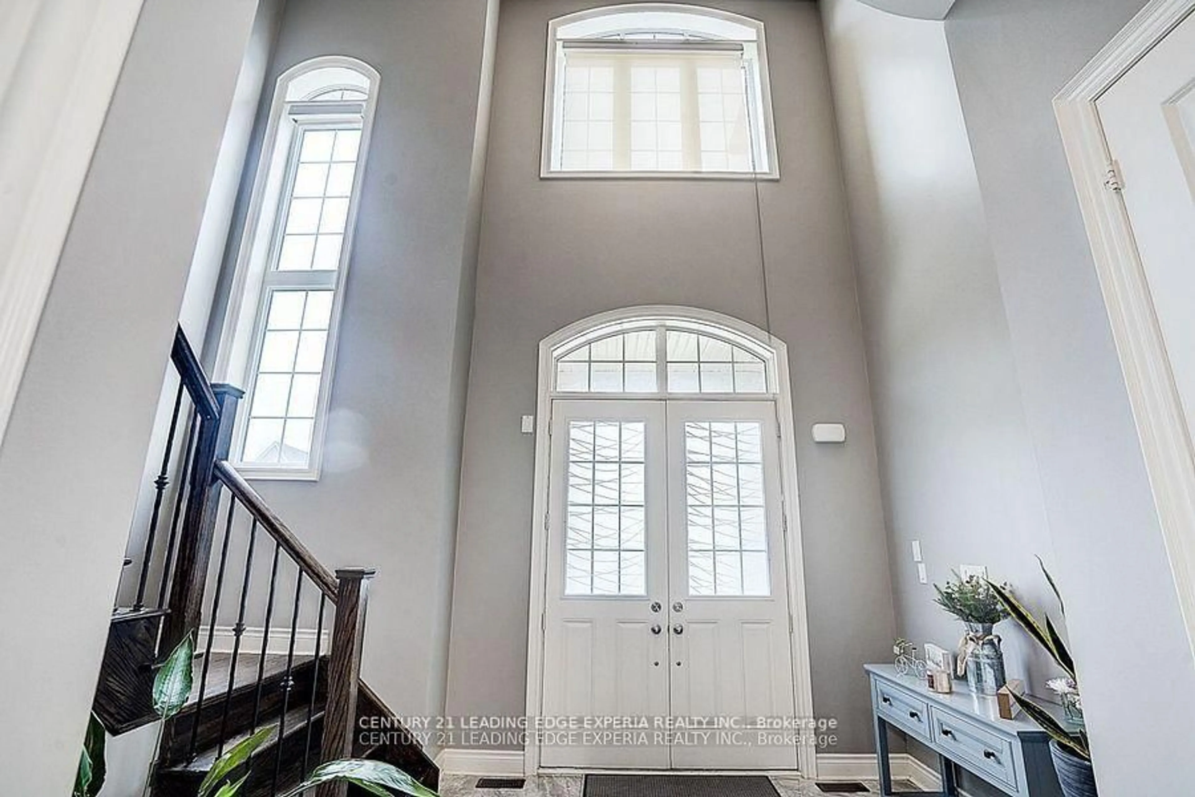 Indoor entryway for 290 Inverness Way, Bradford West Gwillimbury Ontario L3Z 2A6