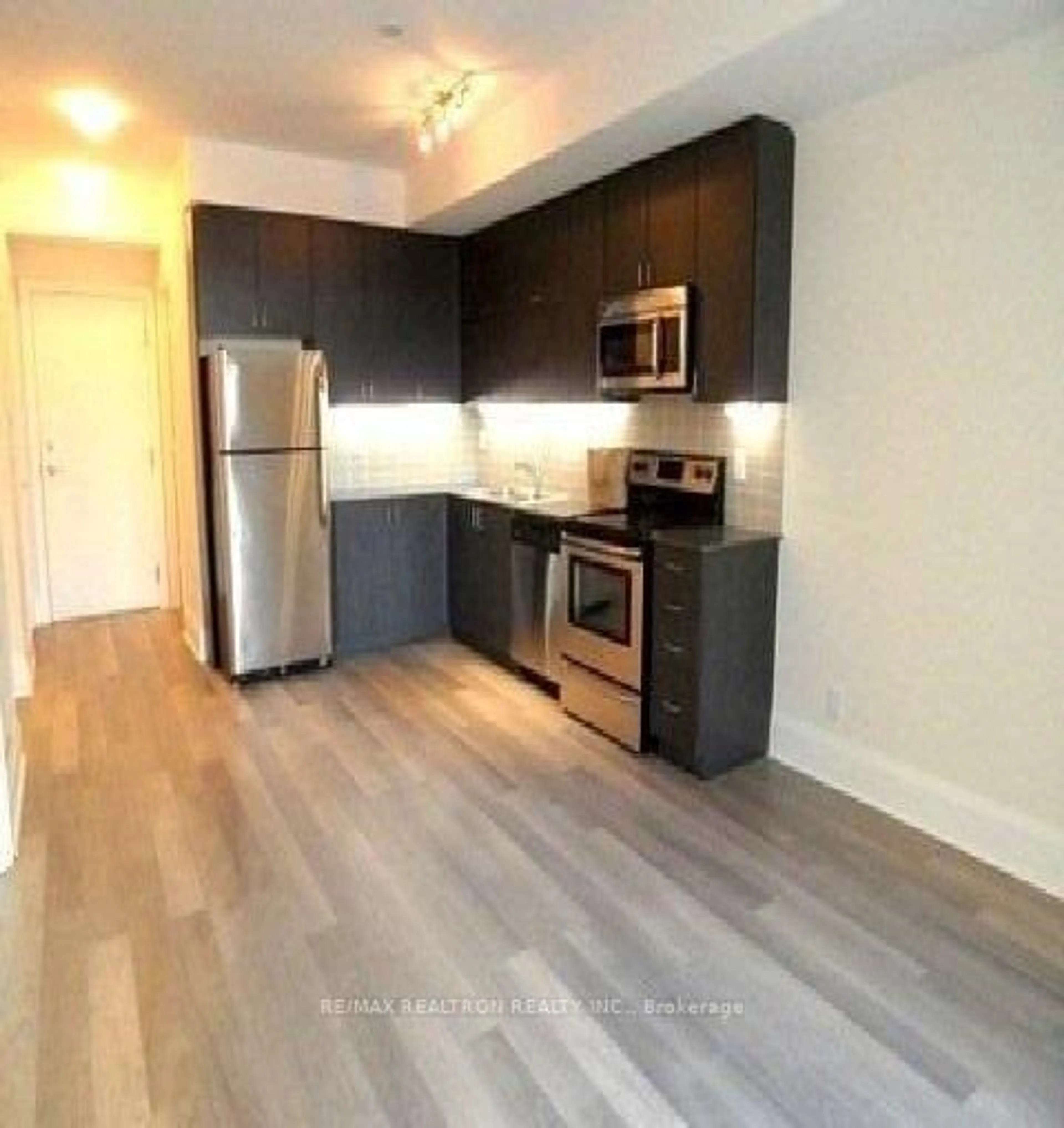 Standard kitchen, wood/laminate floor for 28 Prince Regent St #129, Markham Ontario L6C 0V5