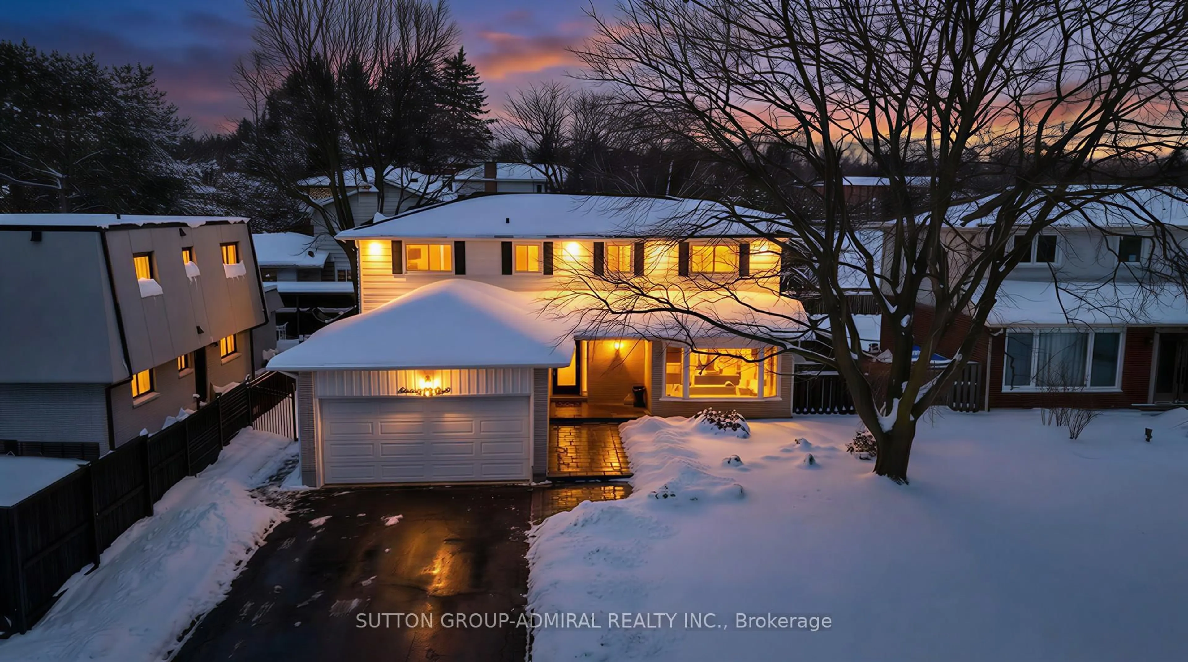A pic from outside/outdoor area/front of a property/back of a property/a pic from drone, street for 78 Thorny Brae Dr, Markham Ontario L3T 3G6