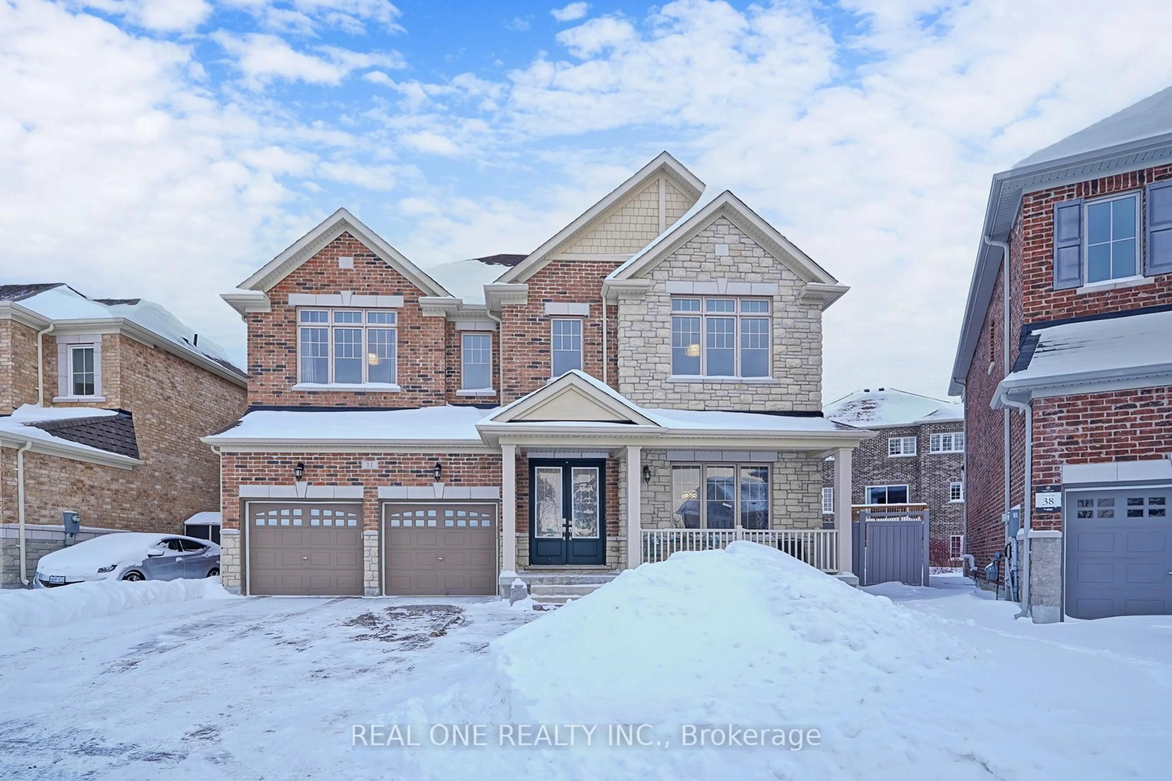 Home with brick exterior material, street for 11 Match Point Crt, Aurora Ontario L4G 3J1