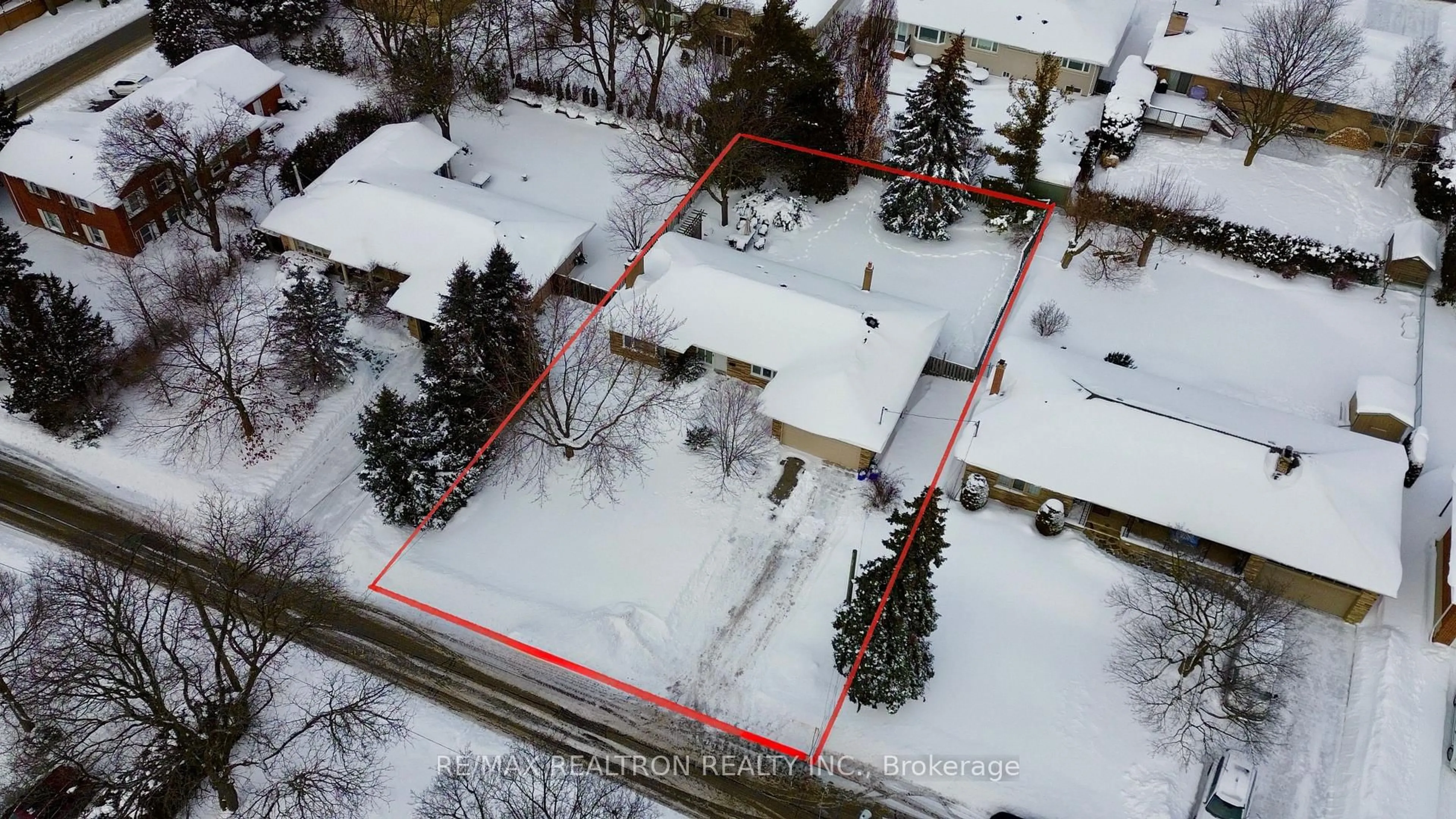 A pic from outside/outdoor area/front of a property/back of a property/a pic from drone, street for 10 Idleswift Dr, Vaughan Ontario L4J 1K7