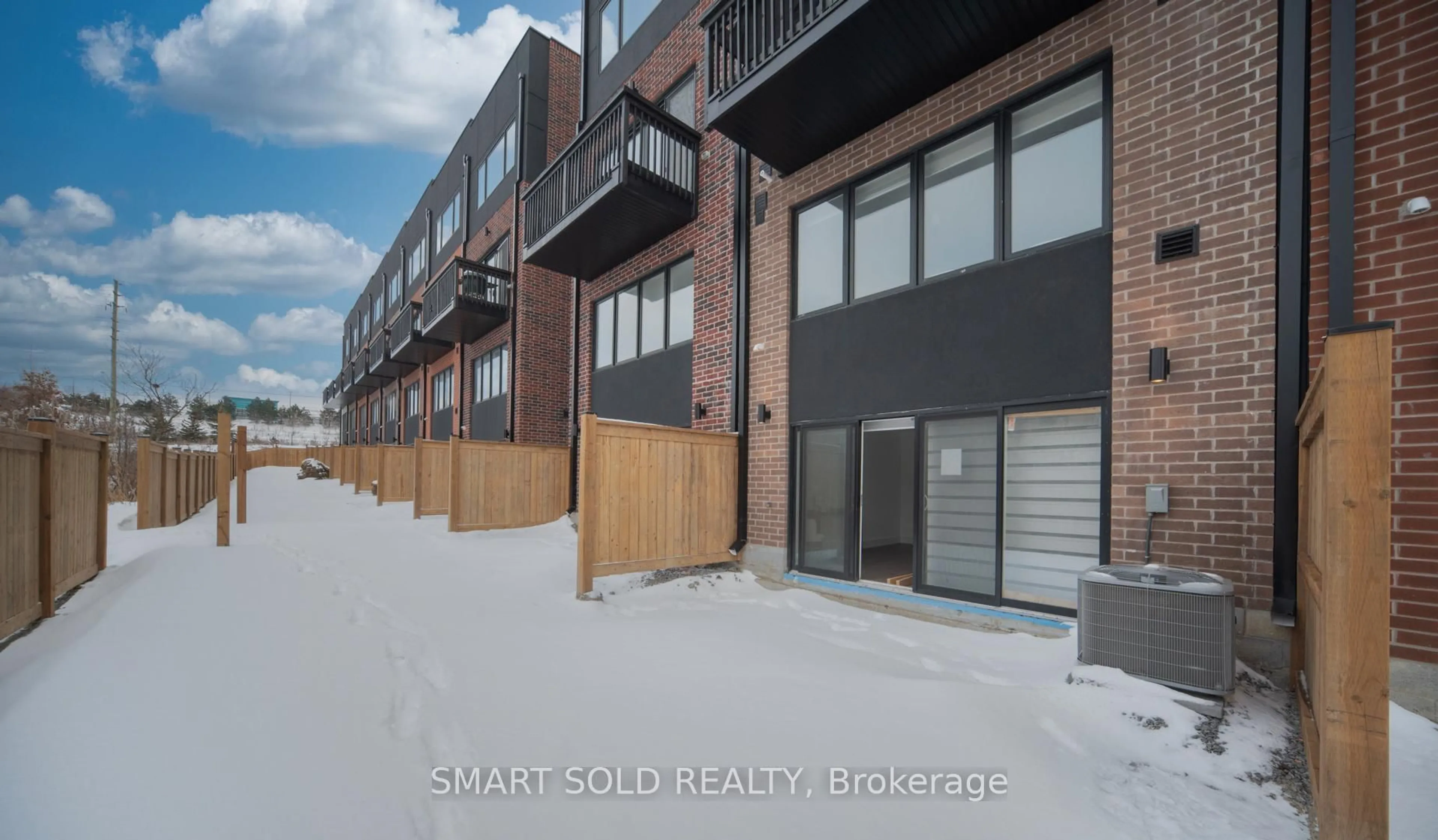 Unknown for 22 Chestnut Crt, Aurora Ontario L4G 7C4