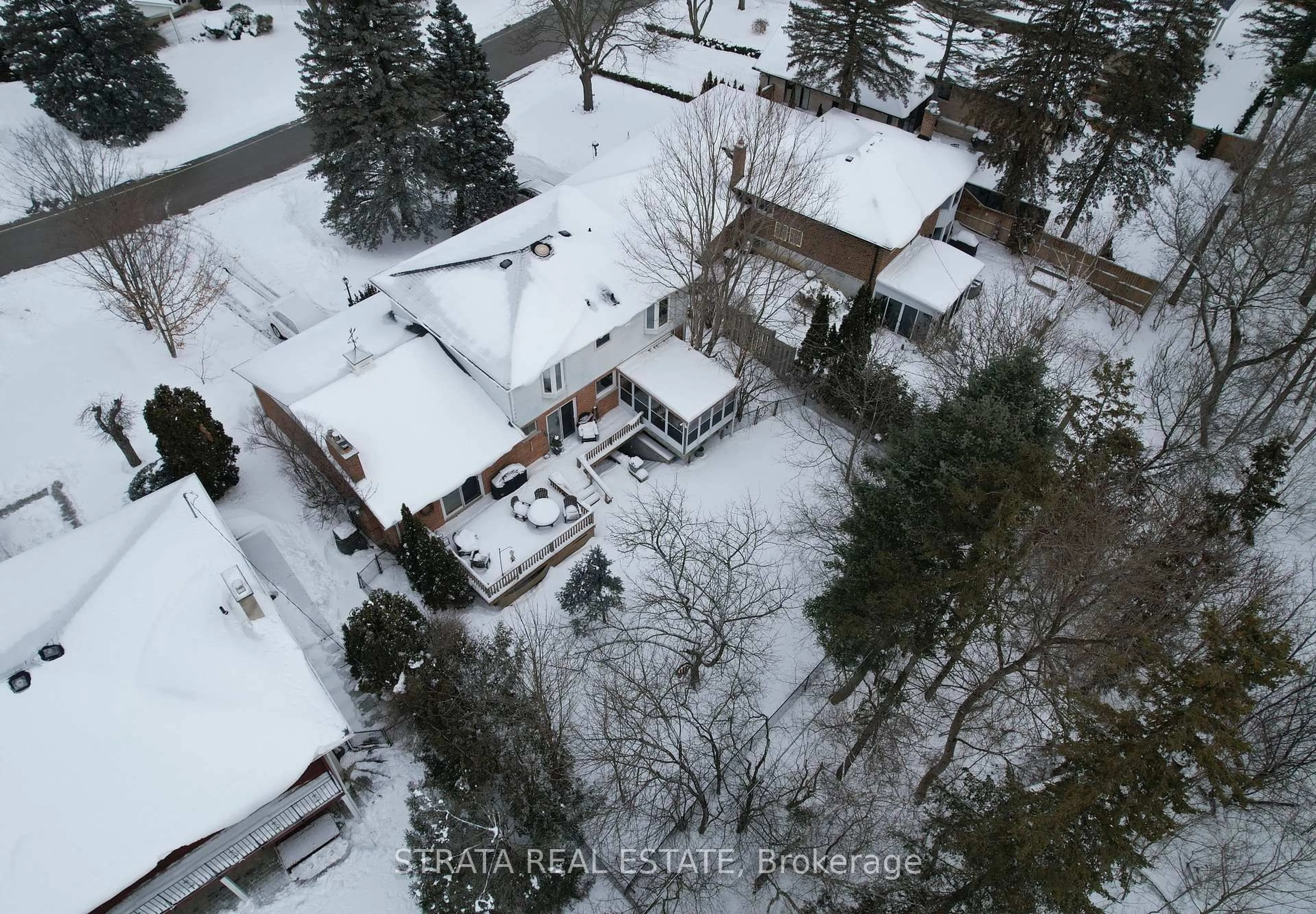 A pic from outside/outdoor area/front of a property/back of a property/a pic from drone, street for 111 Camlaren Cres, Vaughan Ontario L0J 1C0