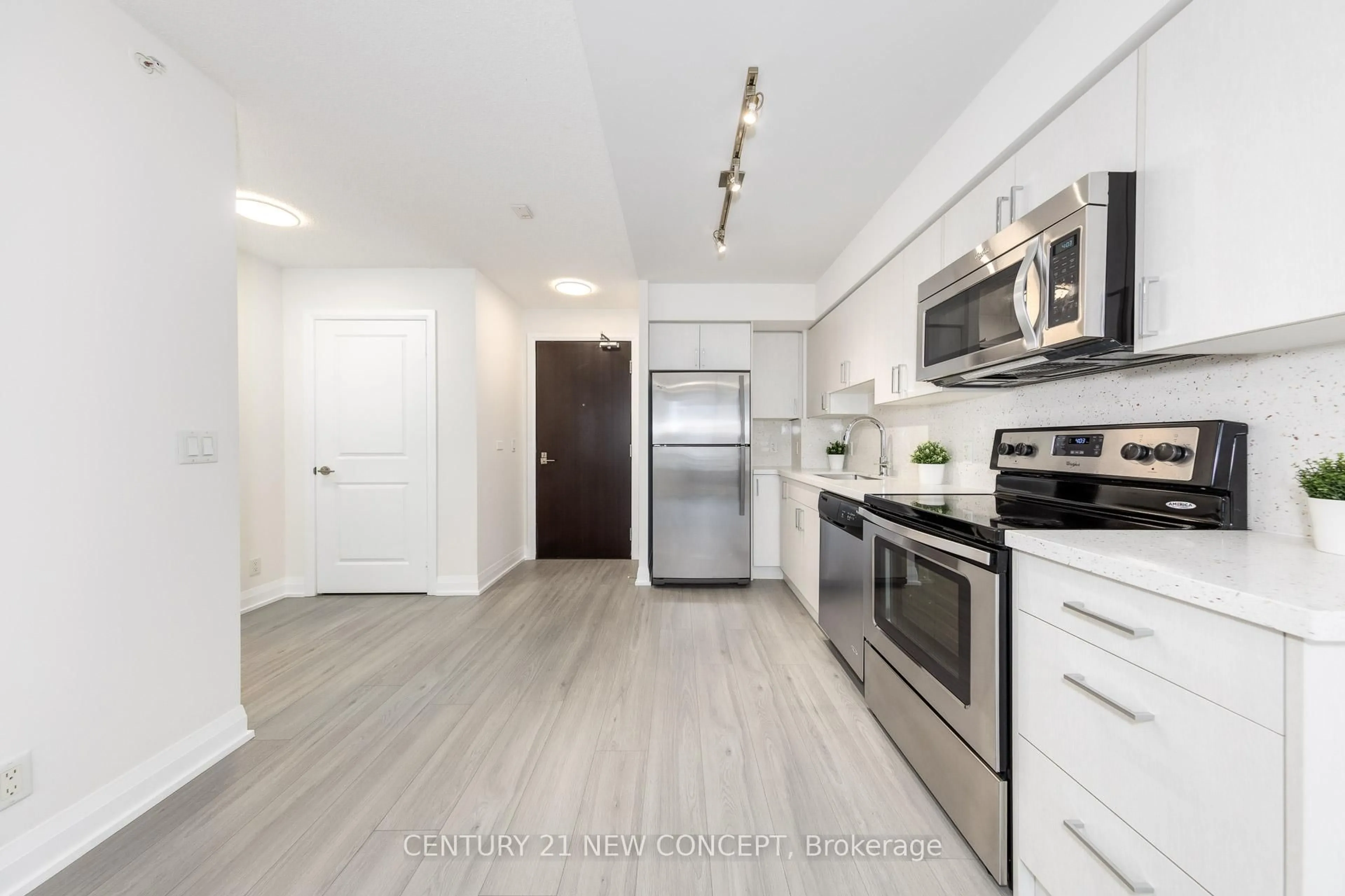 Open concept kitchen, wood/laminate floor for 372 Highway 7 East Rd #322, Richmond Hill Ontario L4B 0C6