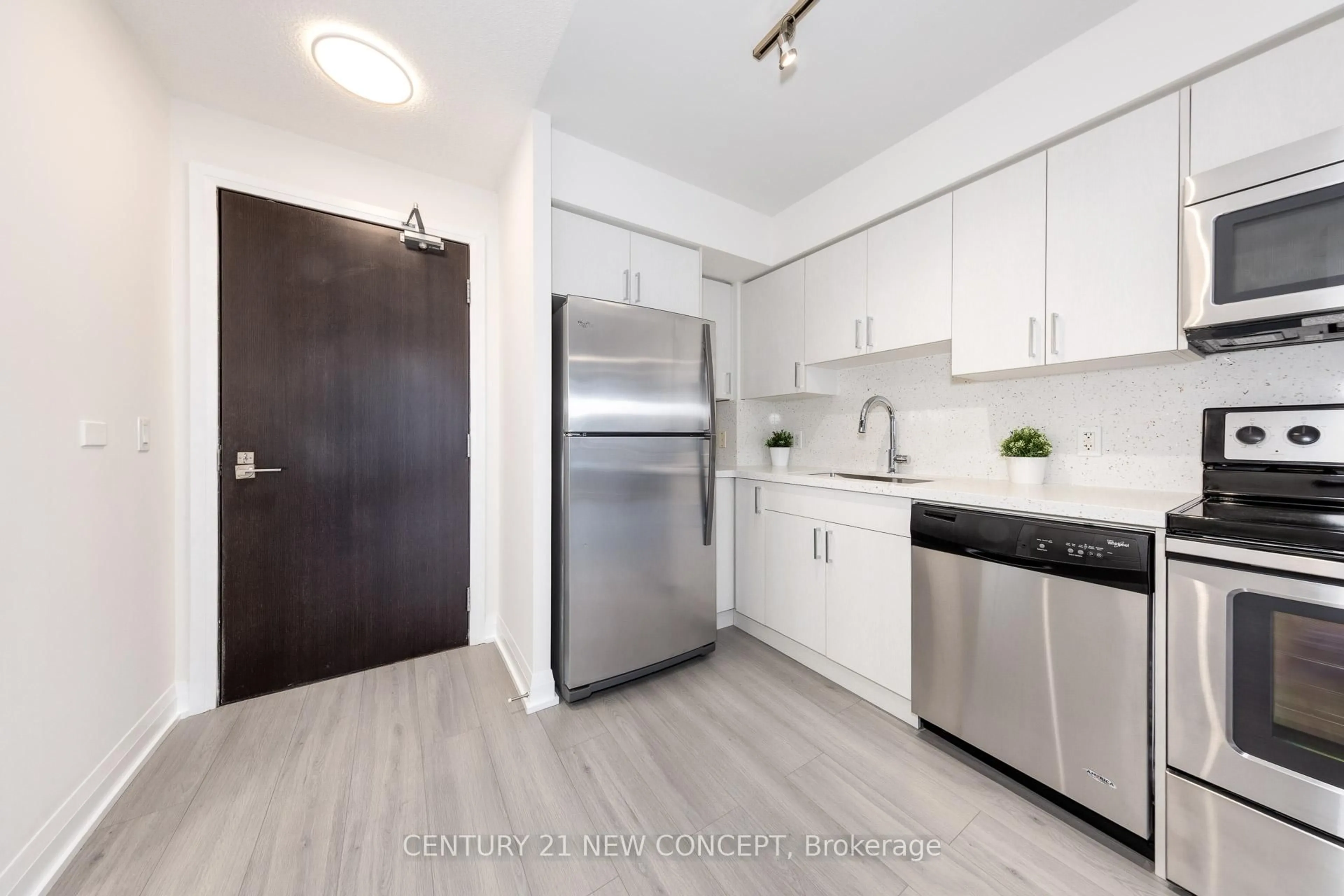 Standard kitchen, unknown for 372 Highway 7 East Rd #322, Richmond Hill Ontario L4B 0C6