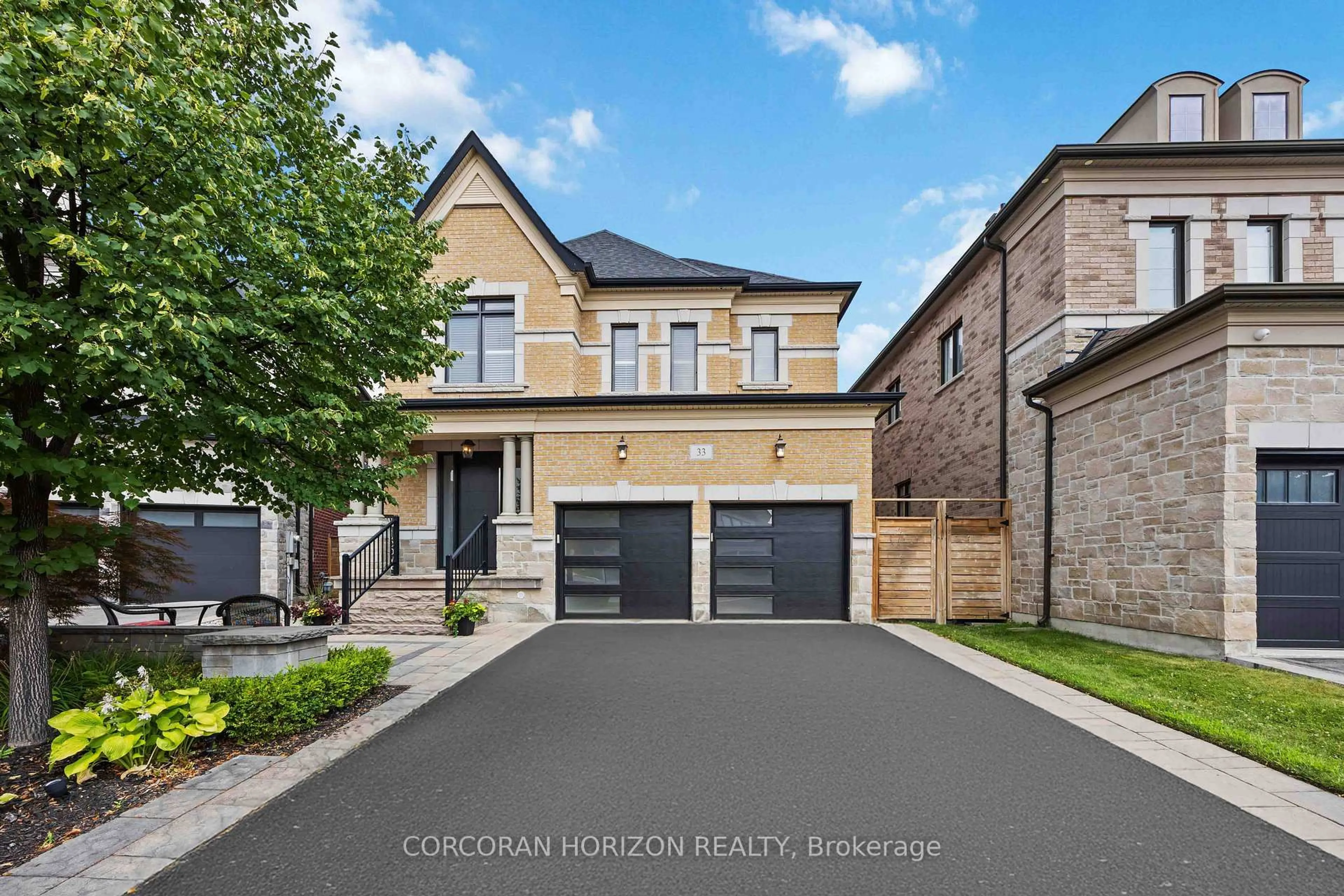 Home with brick exterior material, street for 33 Kylemount Crt, Vaughan Ontario L4J 0J4