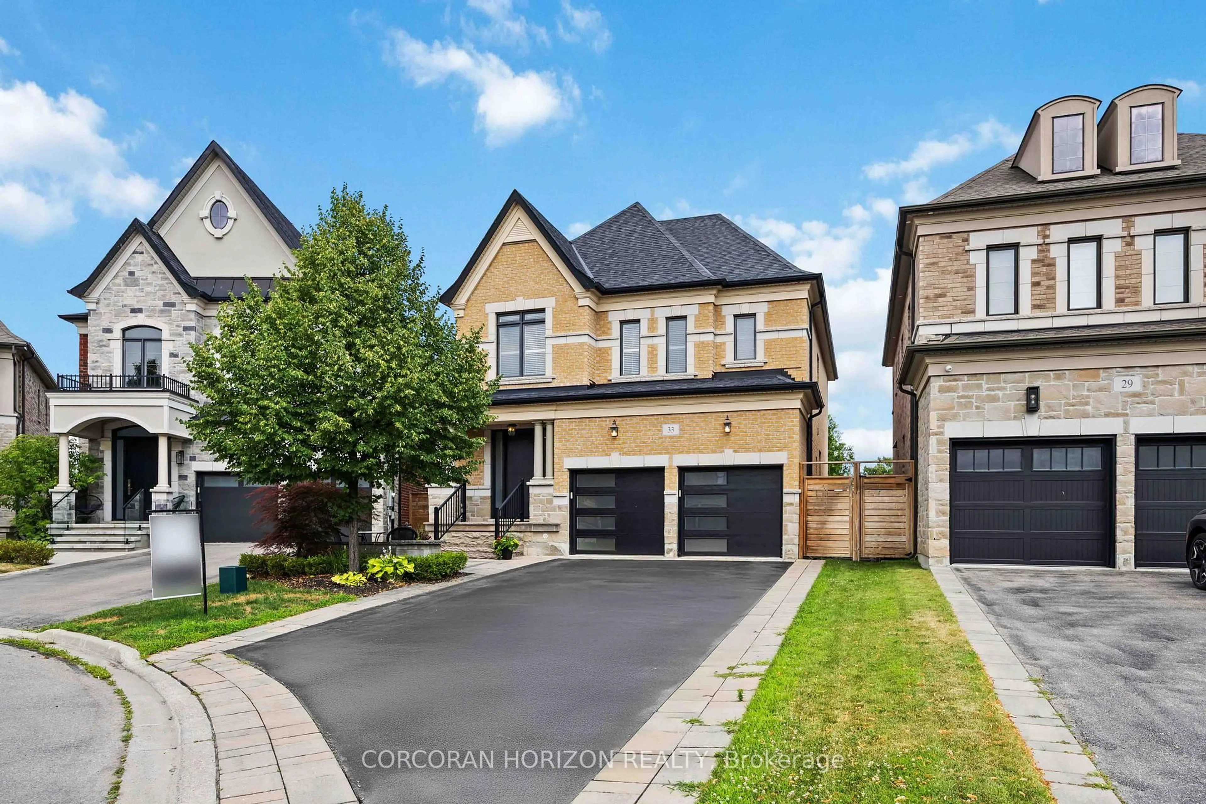 Home with brick exterior material, street for 33 Kylemount Crt, Vaughan Ontario L4J 0J4