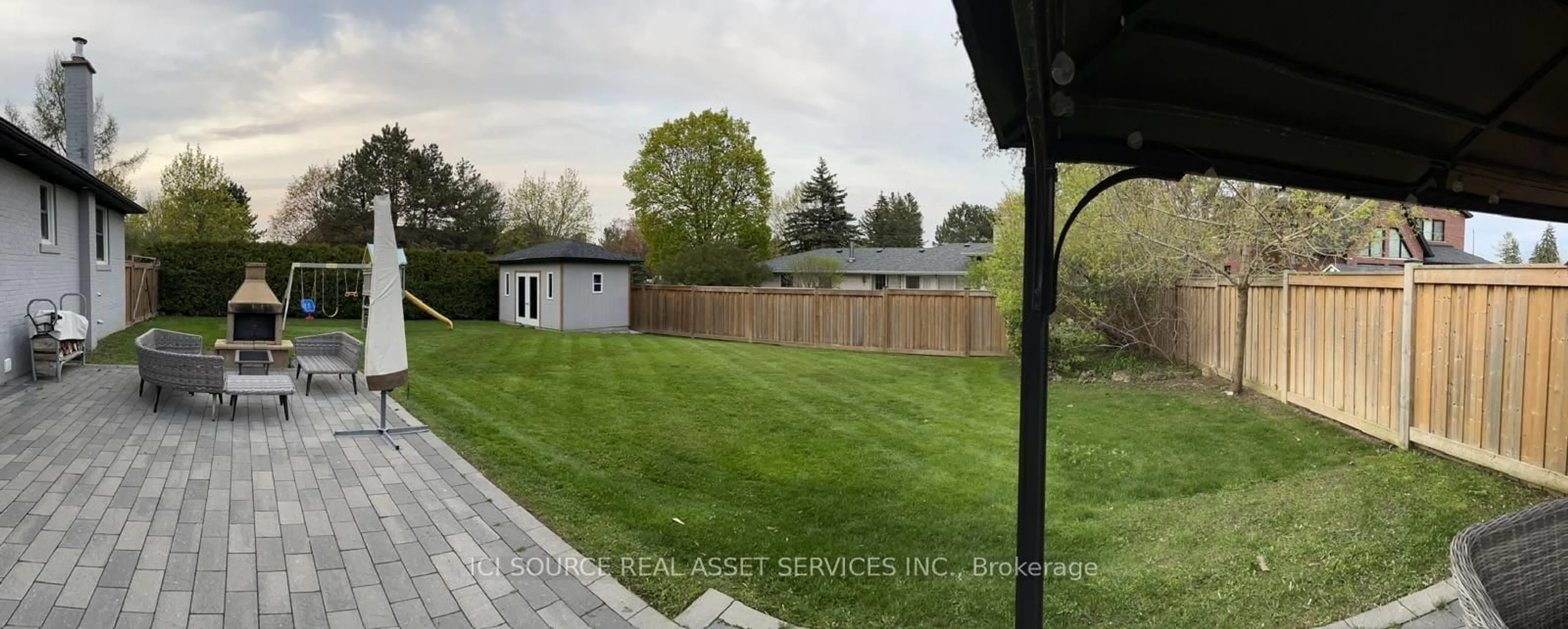 A pic from outside/outdoor area/front of a property/back of a property/a pic from drone, unknown for 33 Hazelbury Dr, King Ontario L0G 1N0