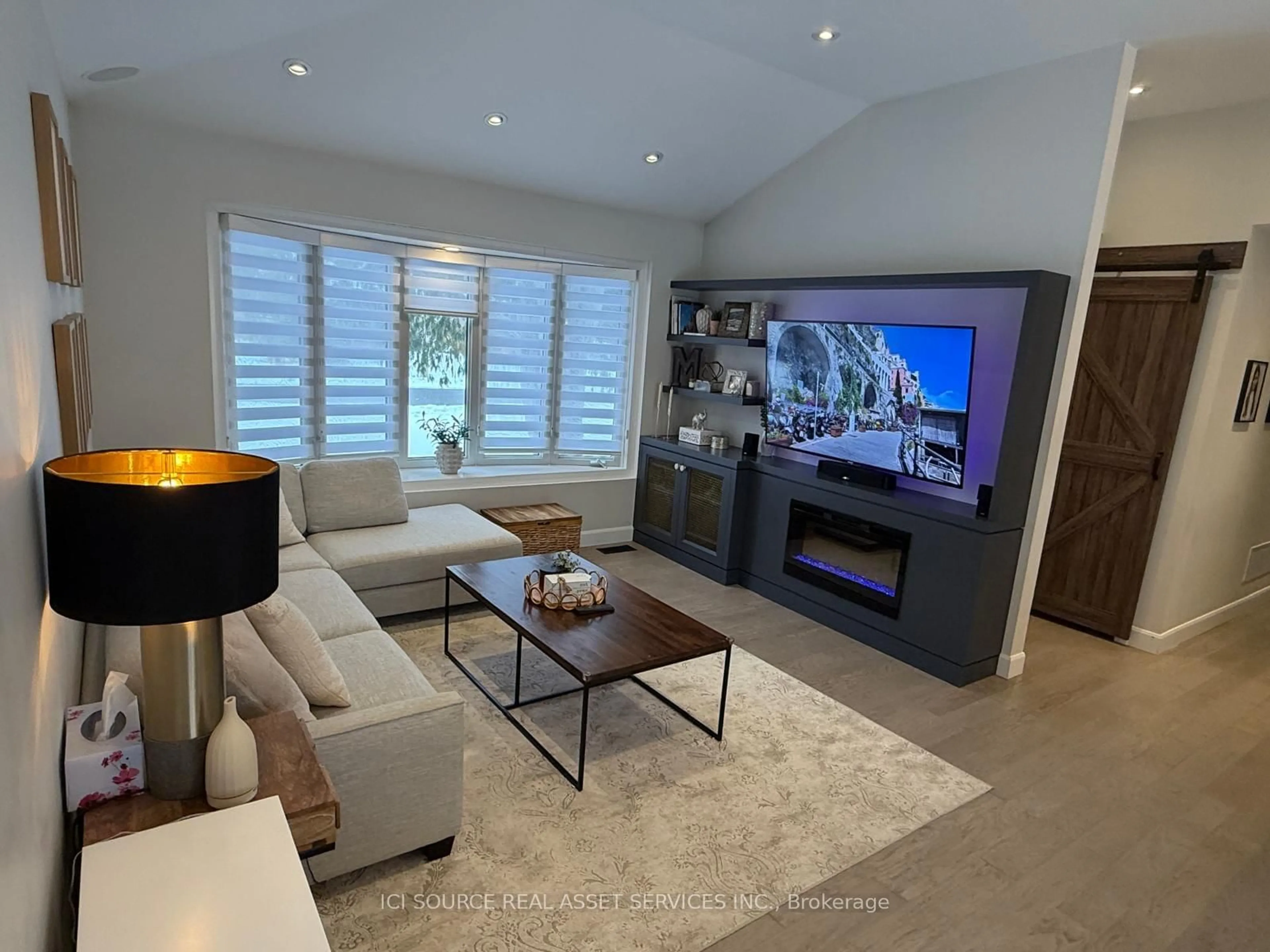 Unknown for 33 Hazelbury Dr, King Ontario L0G 1N0