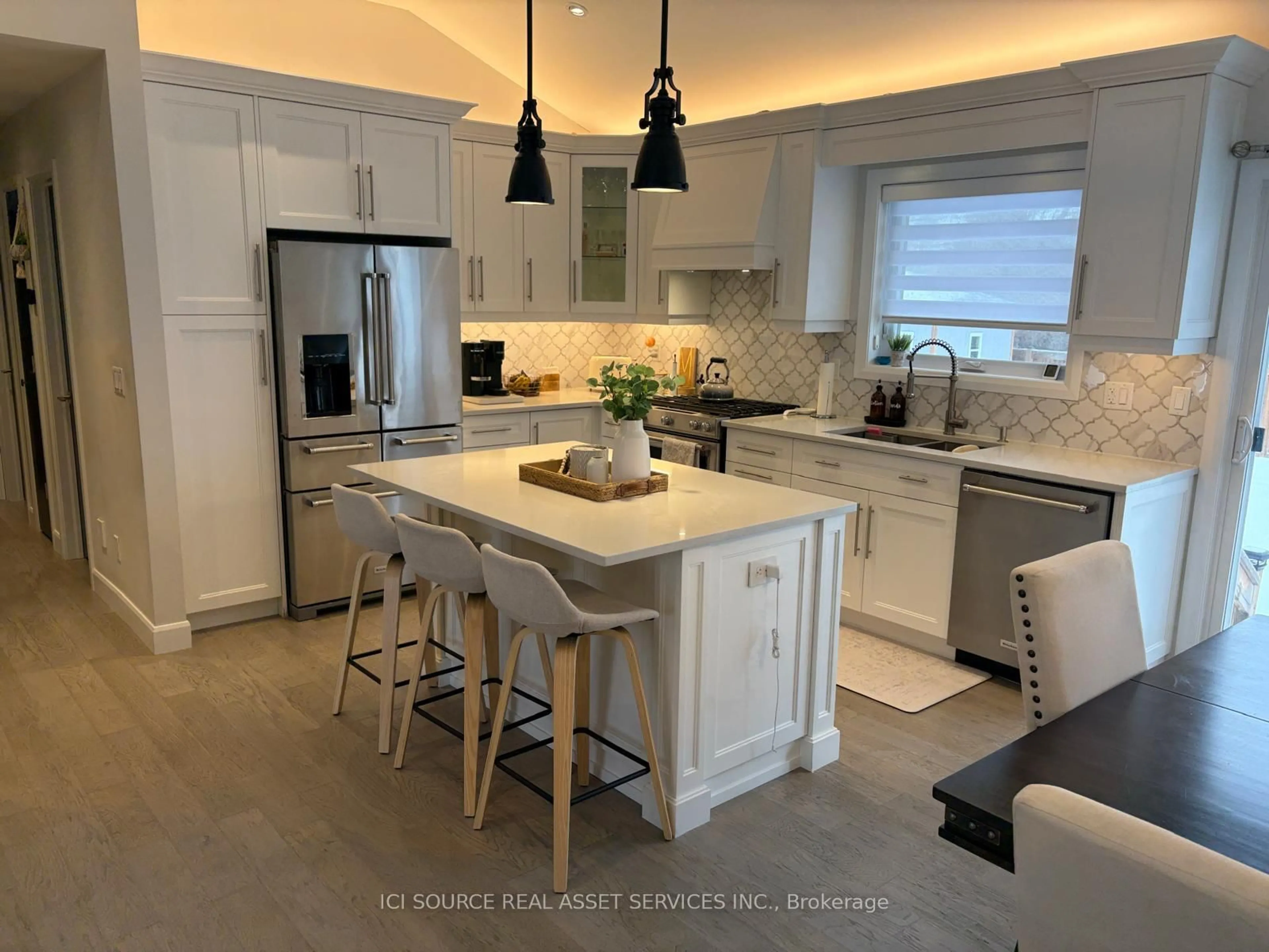 Open concept kitchen, ceramic/tile floor for 33 Hazelbury Dr, King Ontario L0G 1N0