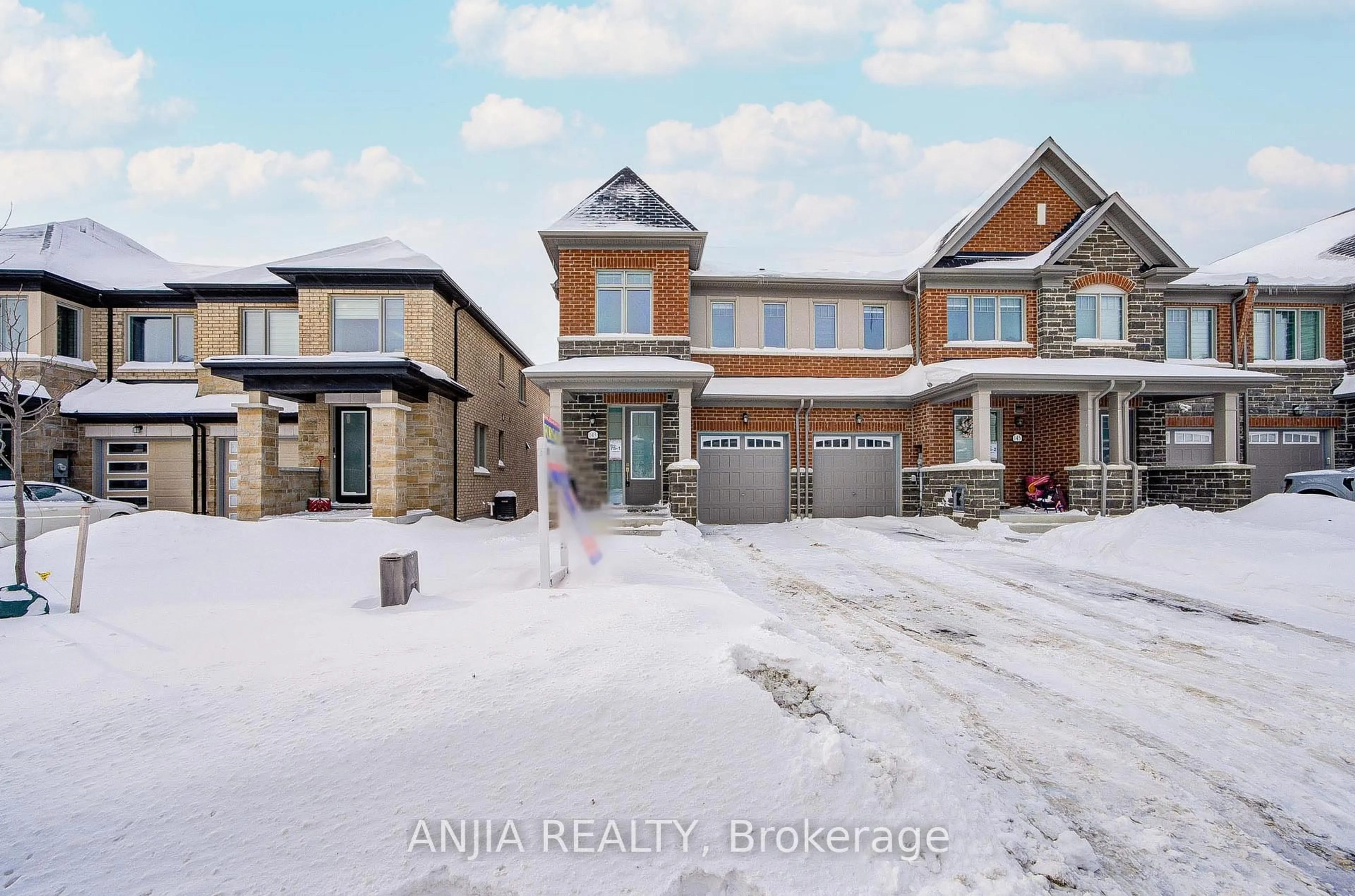 A pic from outside/outdoor area/front of a property/back of a property/a pic from drone, street for 143 Lageer Dr, Whitchurch-Stouffville Ontario L4A 4V2