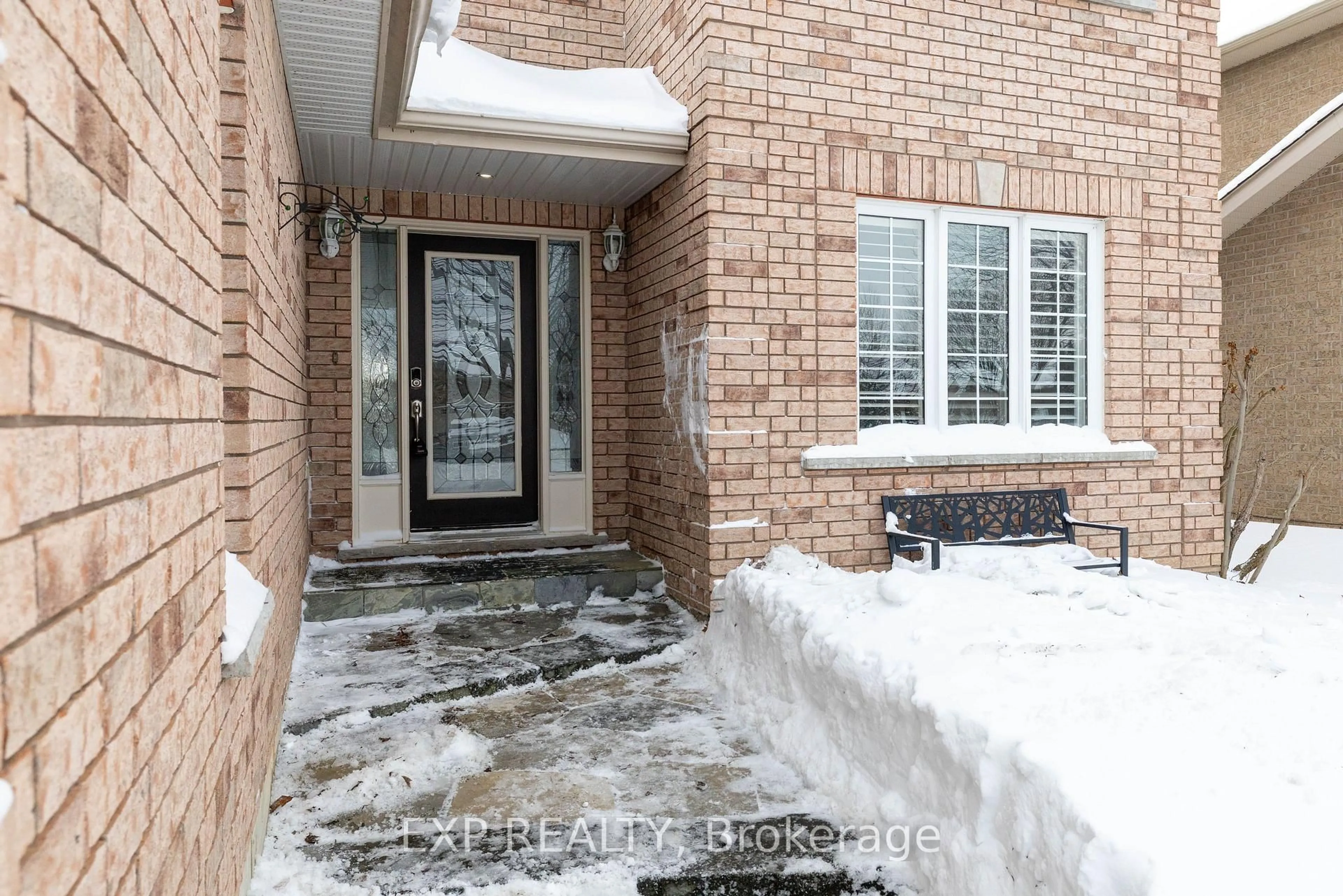 Indoor entryway for 36 Ivygreen Rd, Georgina Ontario L4P 4B7